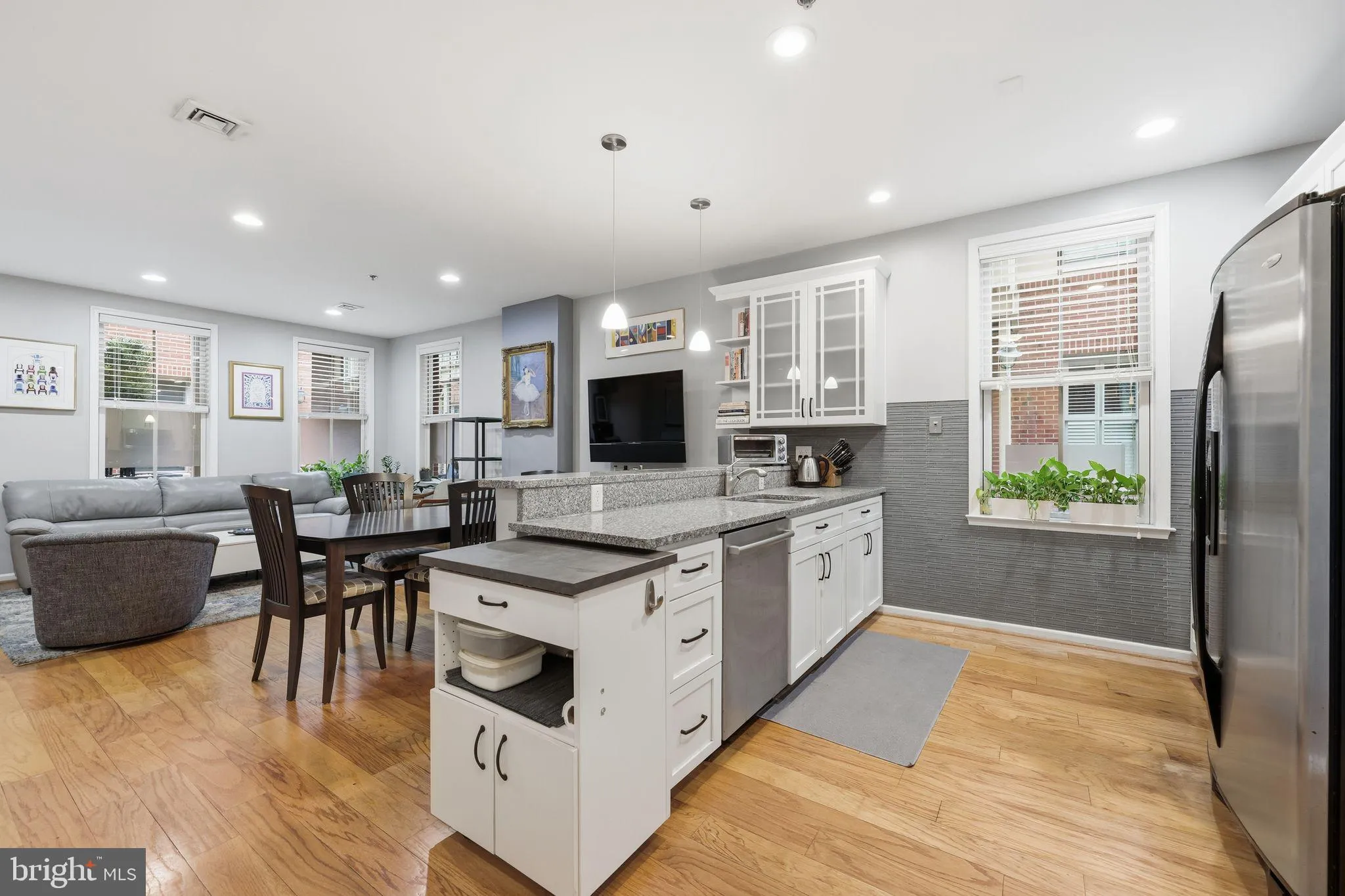 Philadelphia, Pennsylvania 19106, United States, 2 Bedrooms Bedrooms, ,3 BathroomsBathrooms,Residential,Active,231726