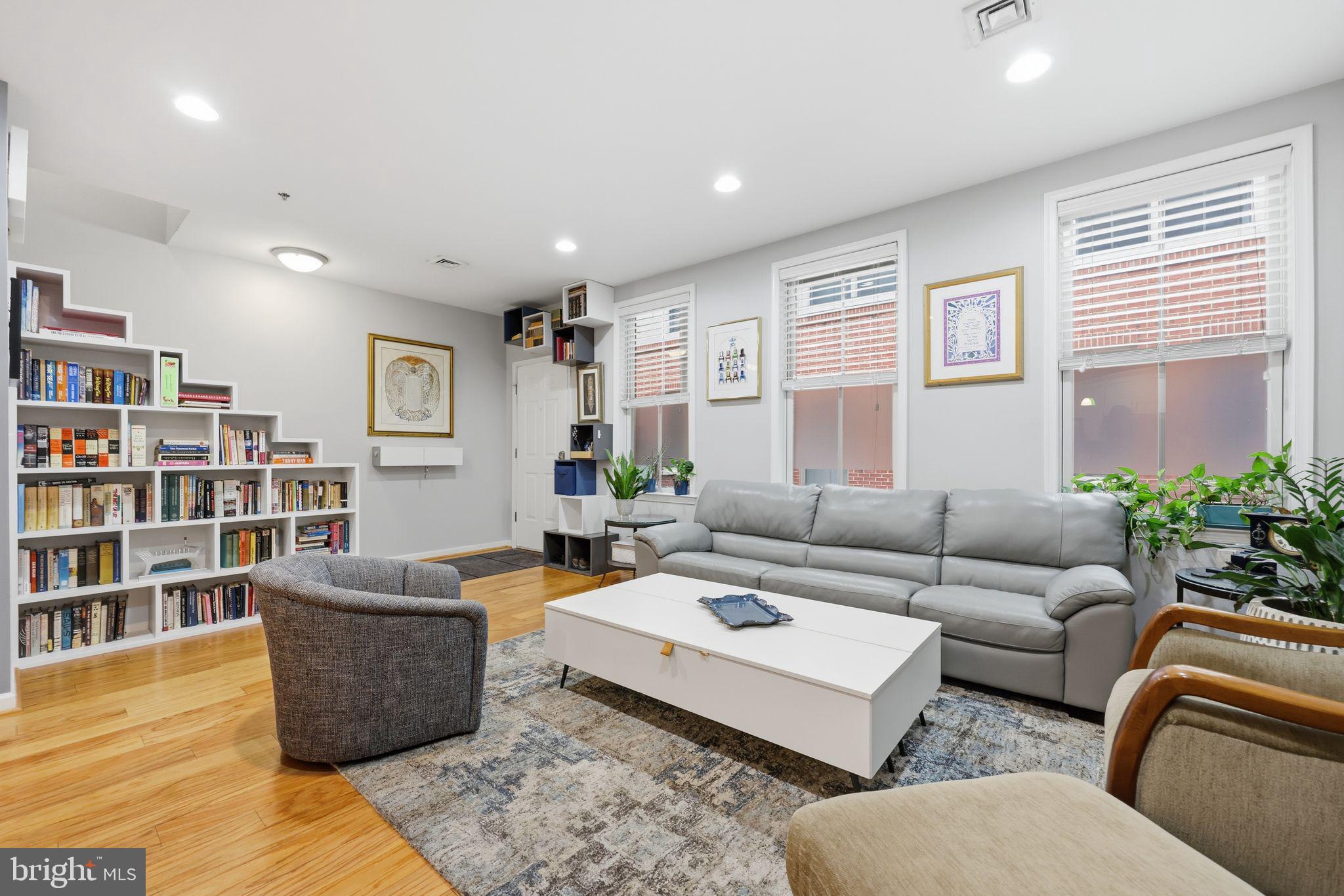 131 N BREAD STREET C1