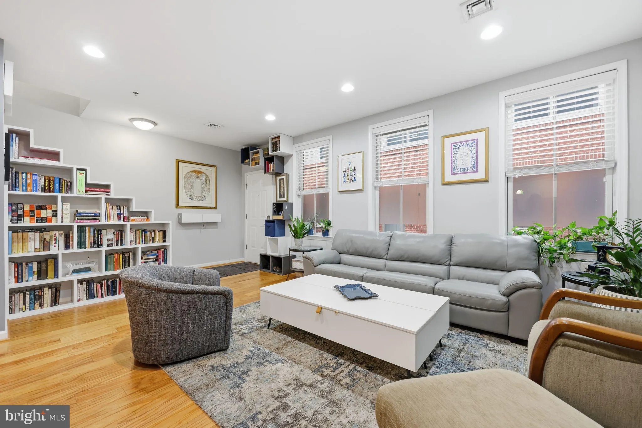 Philadelphia, Pennsylvania 19106, United States, 2 Bedrooms Bedrooms, ,3 BathroomsBathrooms,Residential,Active,231726