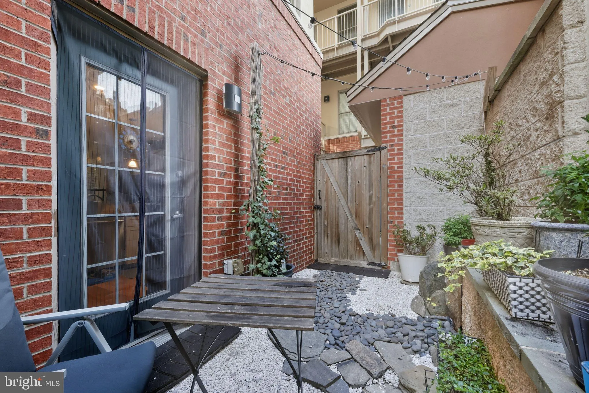 Philadelphia, Pennsylvania 19106, United States, 2 Bedrooms Bedrooms, ,3 BathroomsBathrooms,Residential,Active,231726