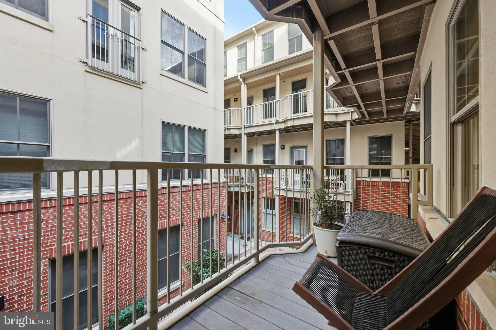 Philadelphia, Pennsylvania 19106, United States, 2 Bedrooms Bedrooms, ,3 BathroomsBathrooms,Residential,Active,231726