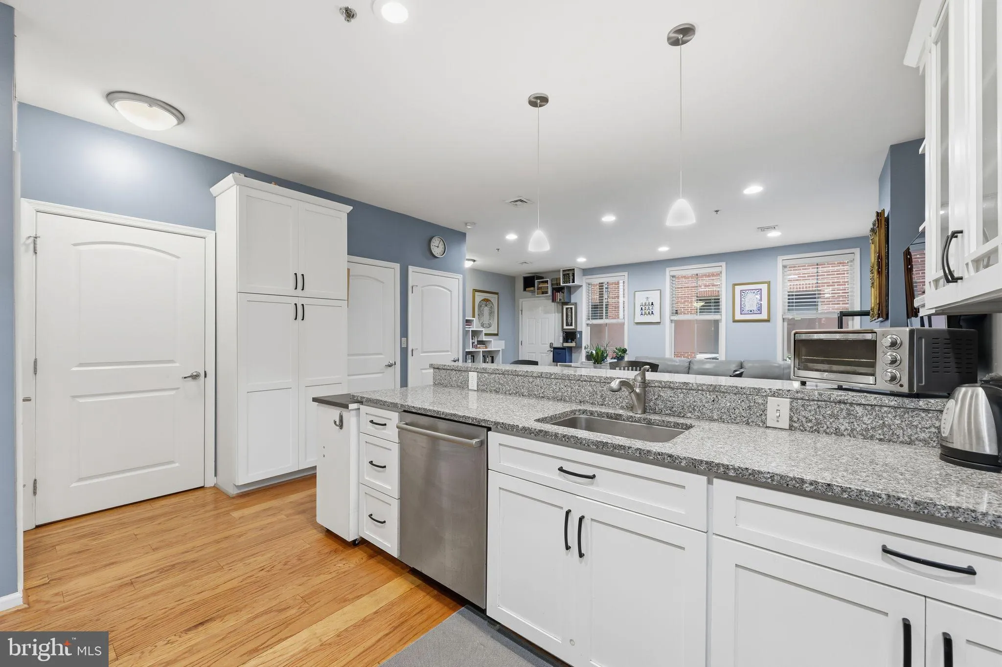 Philadelphia, Pennsylvania 19106, United States, 2 Bedrooms Bedrooms, ,3 BathroomsBathrooms,Residential,Active,231726