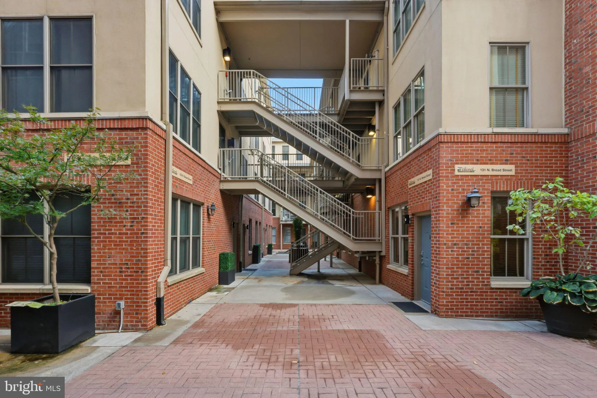 Philadelphia, Pennsylvania 19106, United States, 2 Bedrooms Bedrooms, ,3 BathroomsBathrooms,Residential,Active,231726