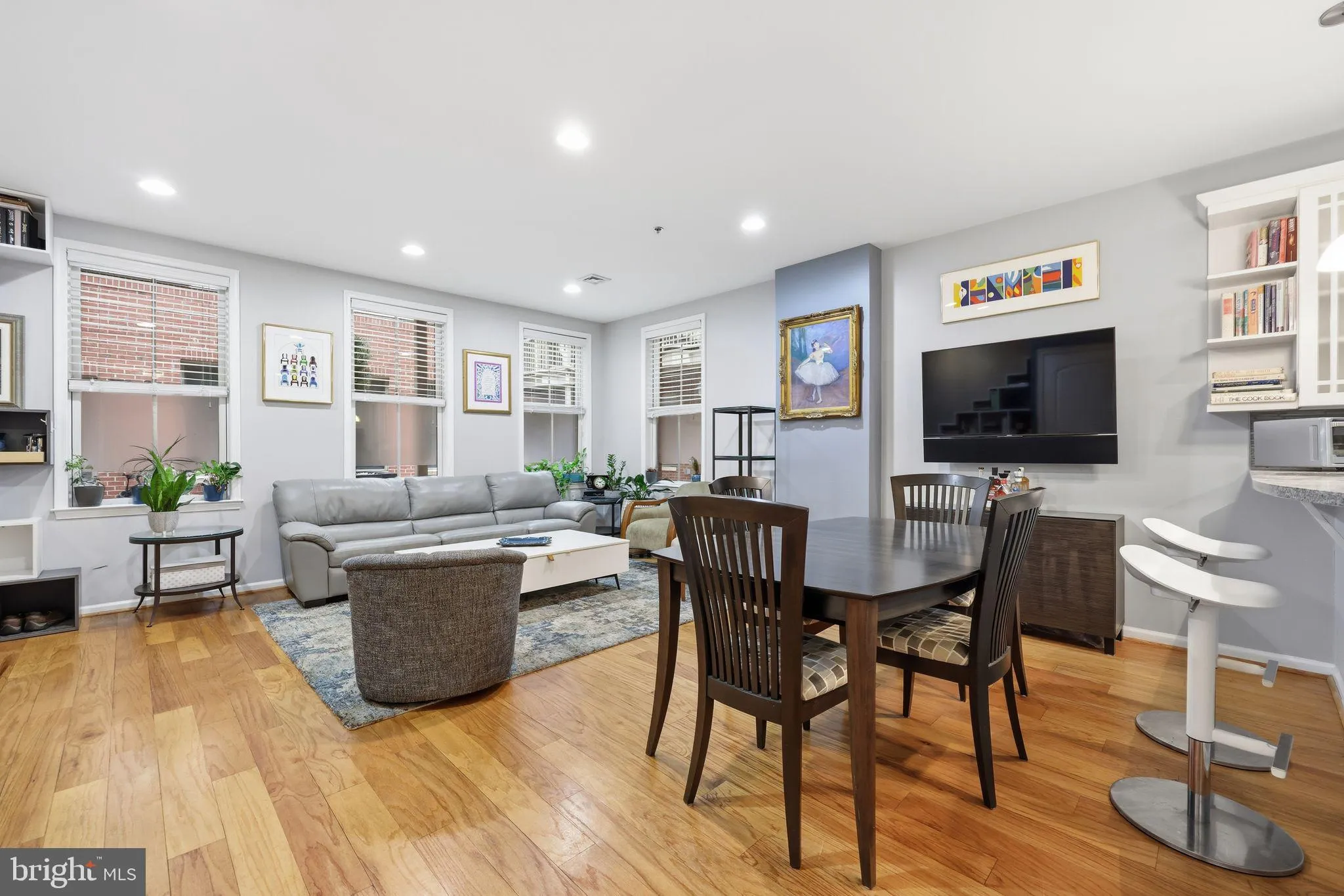 Philadelphia, Pennsylvania 19106, United States, 2 Bedrooms Bedrooms, ,3 BathroomsBathrooms,Residential,Active,231726