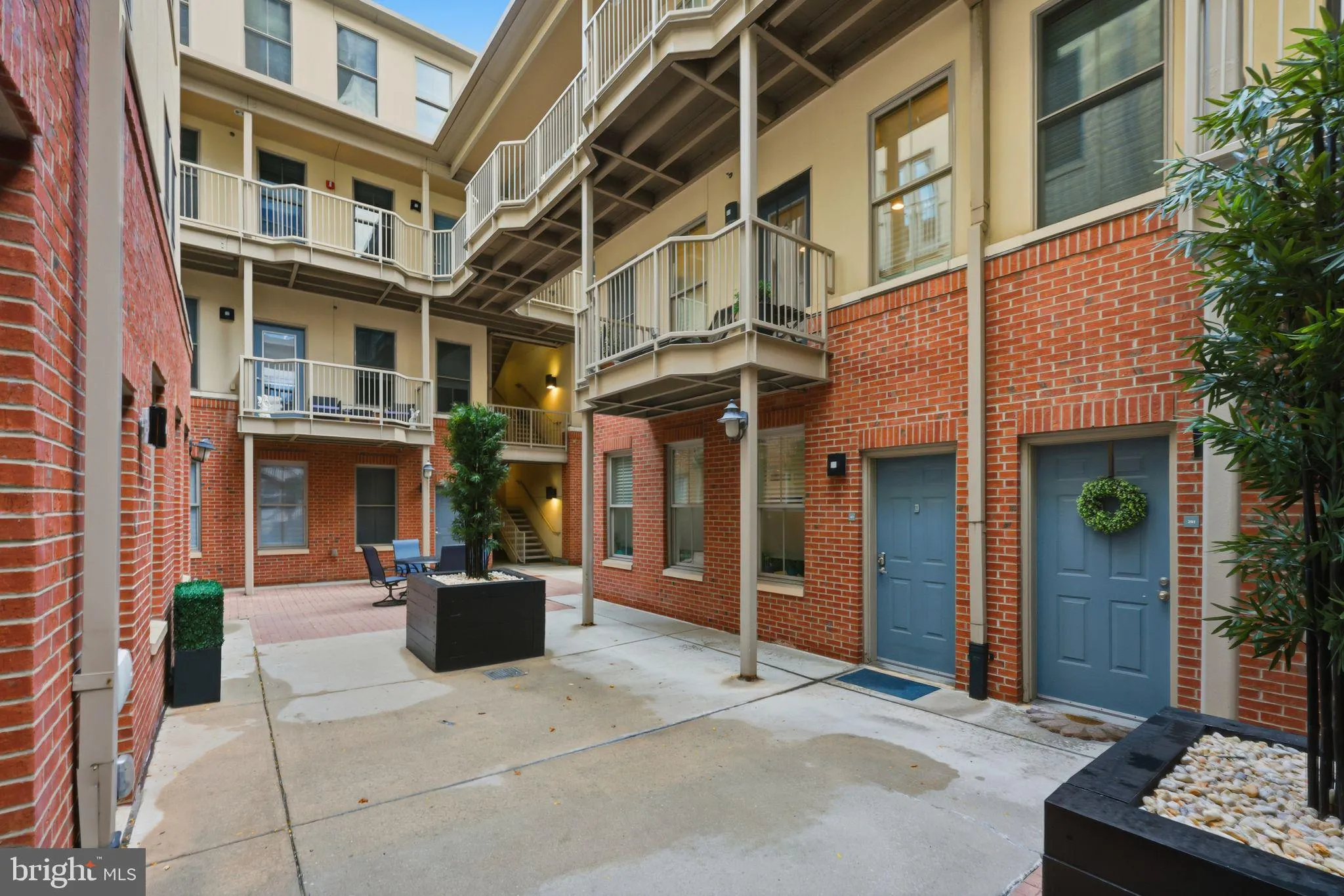 Philadelphia, Pennsylvania 19106, United States, 2 Bedrooms Bedrooms, ,3 BathroomsBathrooms,Residential,Active,231726