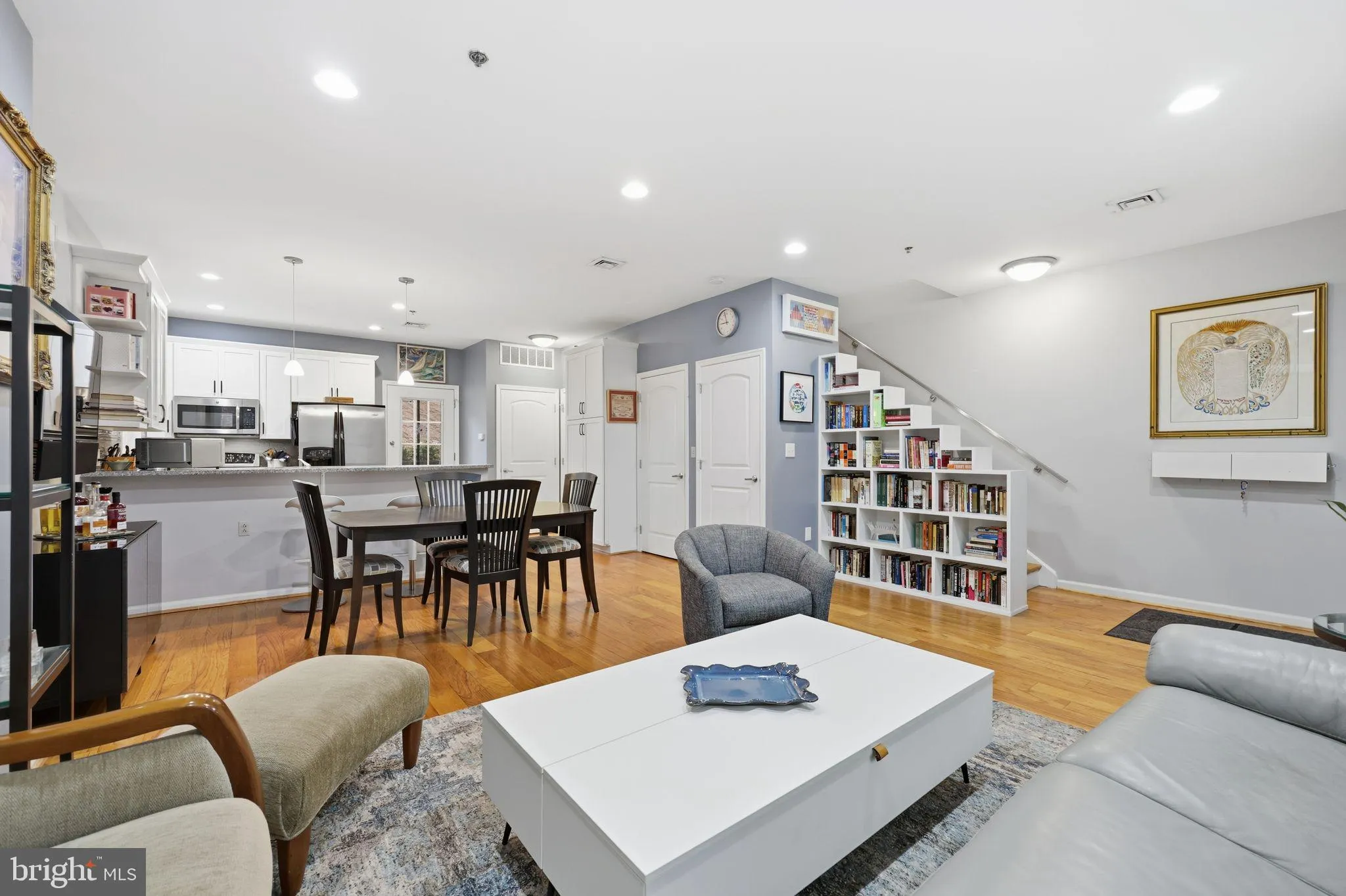 Philadelphia, Pennsylvania 19106, United States, 2 Bedrooms Bedrooms, ,3 BathroomsBathrooms,Residential,Active,231726