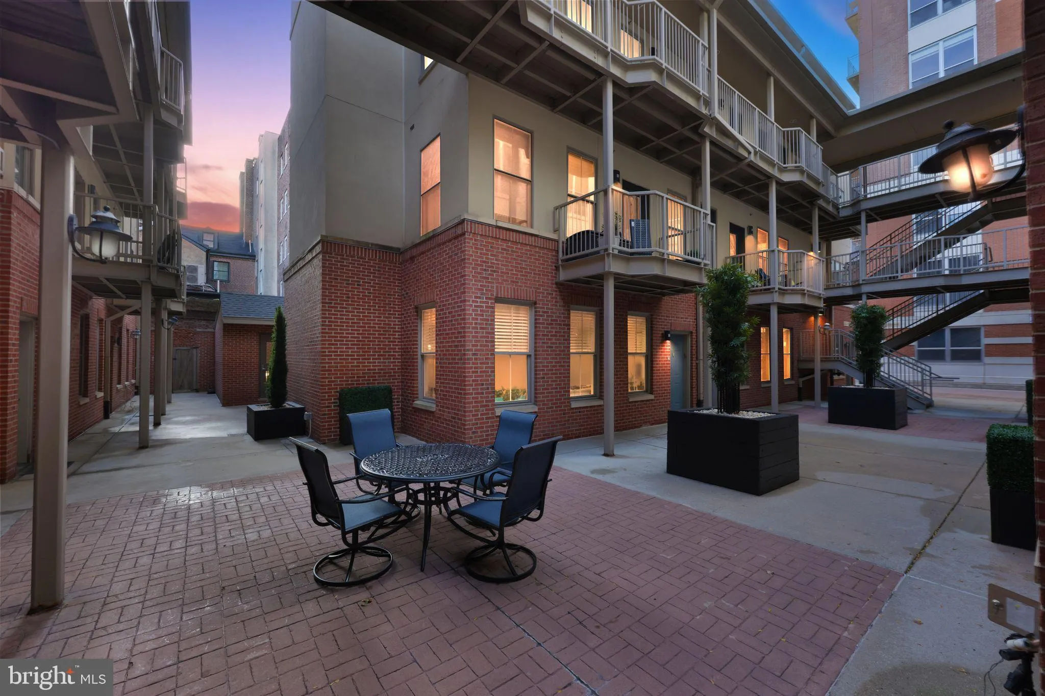 Philadelphia, Pennsylvania 19106, United States, 2 Bedrooms Bedrooms, ,3 BathroomsBathrooms,Residential,Active,231726