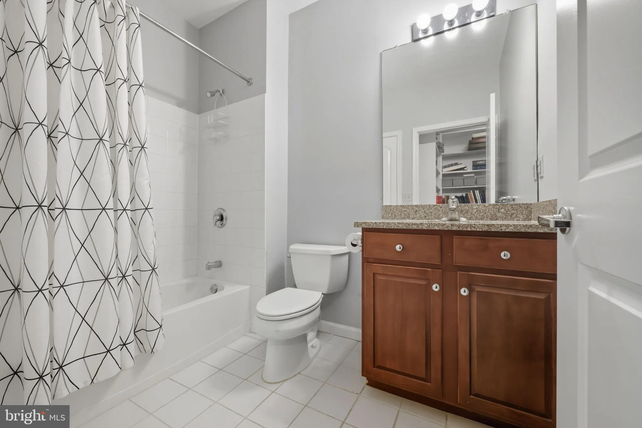 Philadelphia, Pennsylvania 19106, United States, 2 Bedrooms Bedrooms, ,3 BathroomsBathrooms,Residential,Active,231726