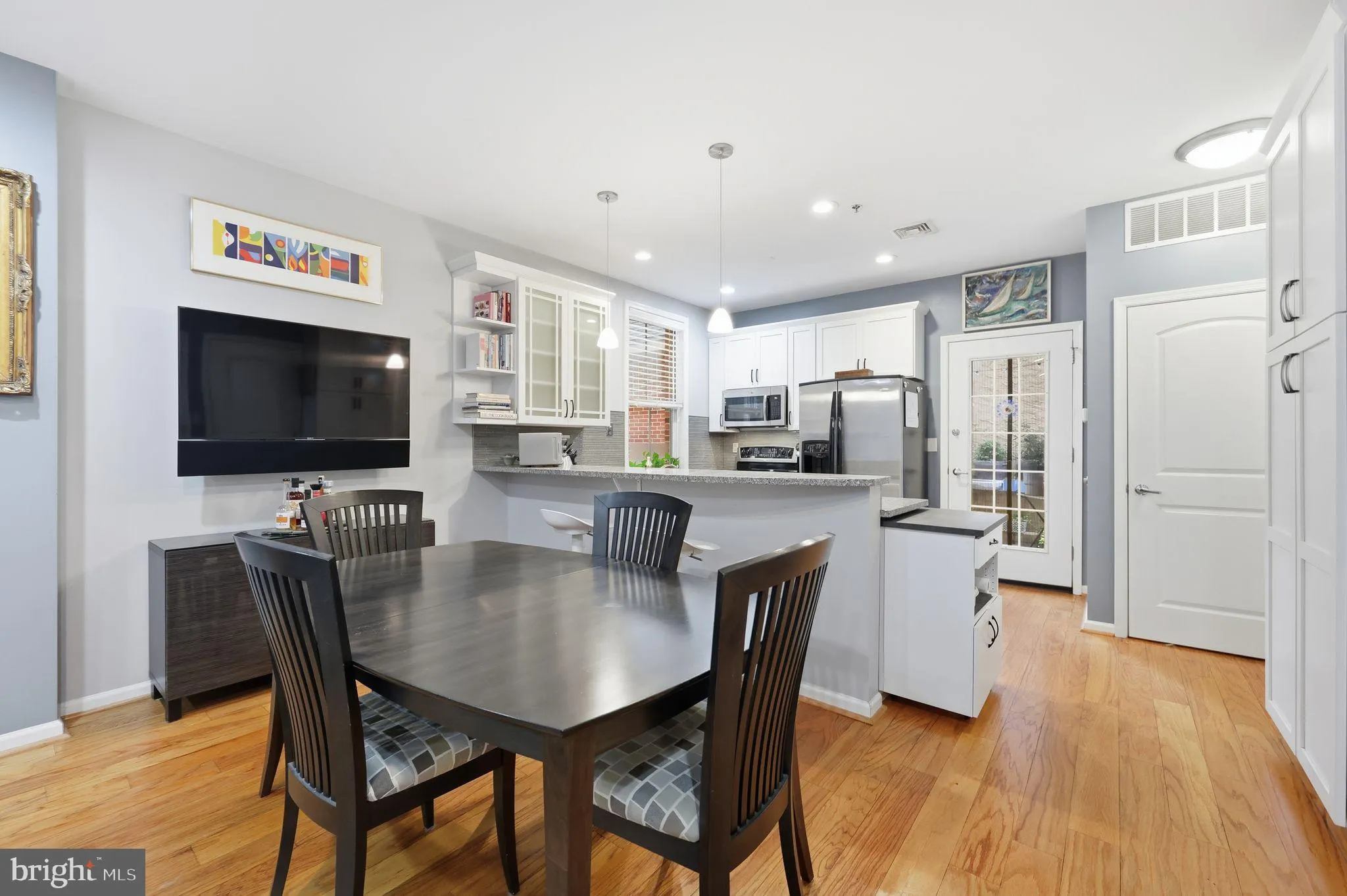 Philadelphia, Pennsylvania 19106, United States, 2 Bedrooms Bedrooms, ,3 BathroomsBathrooms,Residential,Active,231726