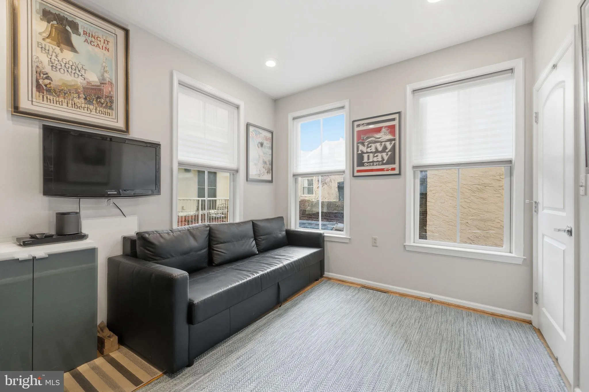 Philadelphia, Pennsylvania 19106, United States, 2 Bedrooms Bedrooms, ,3 BathroomsBathrooms,Residential,Active,231726