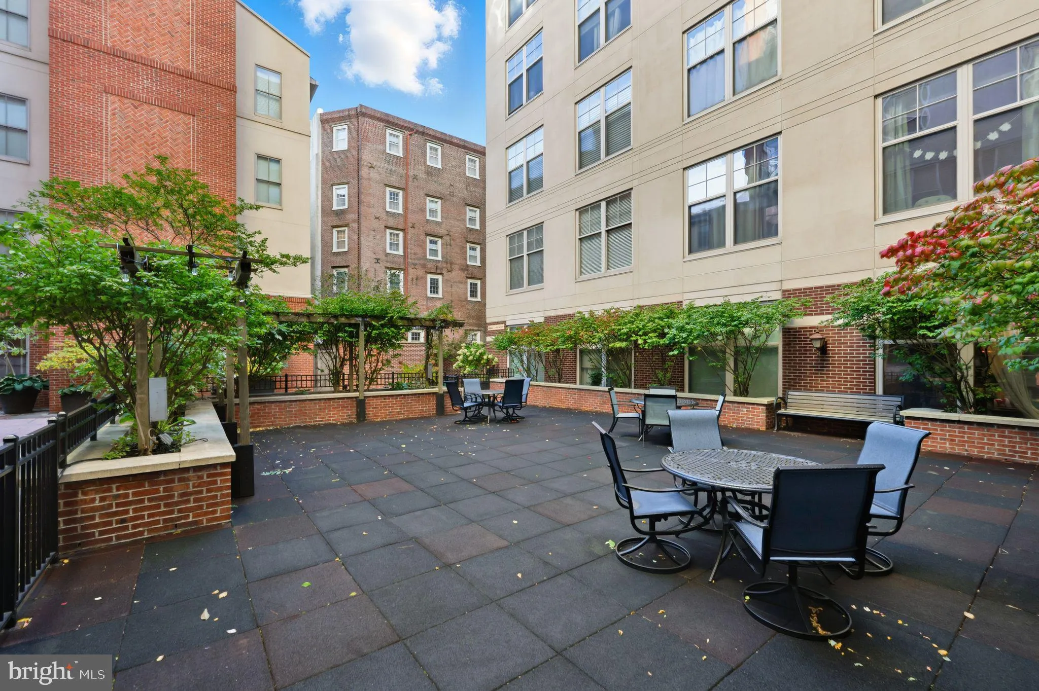 Philadelphia, Pennsylvania 19106, United States, 2 Bedrooms Bedrooms, ,3 BathroomsBathrooms,Residential,Active,231726