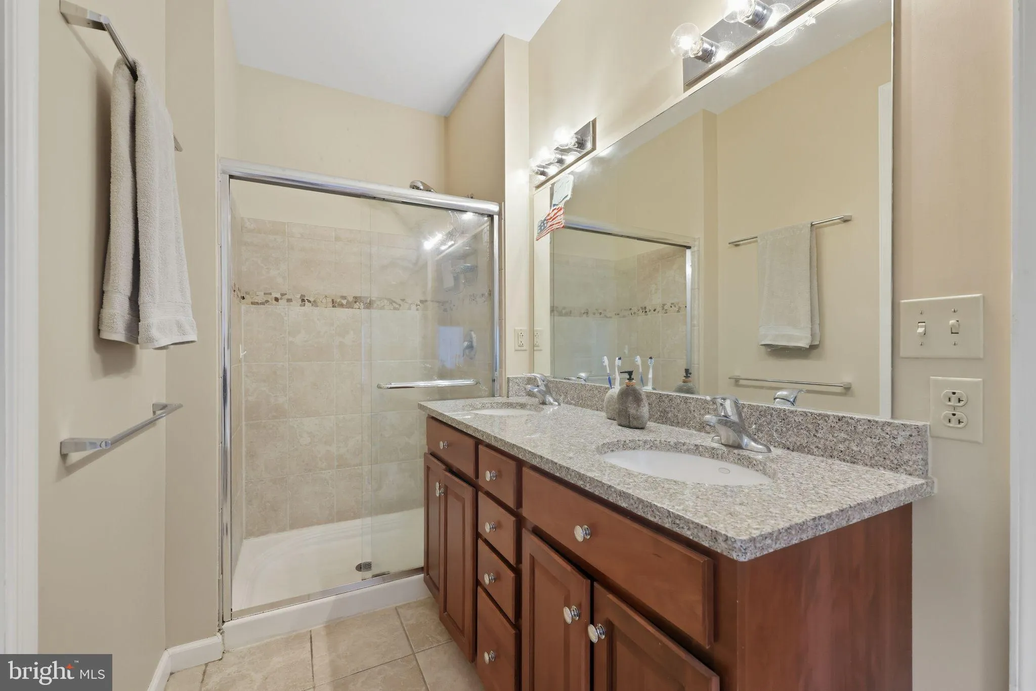 Philadelphia, Pennsylvania 19106, United States, 2 Bedrooms Bedrooms, ,3 BathroomsBathrooms,Residential,Active,231726