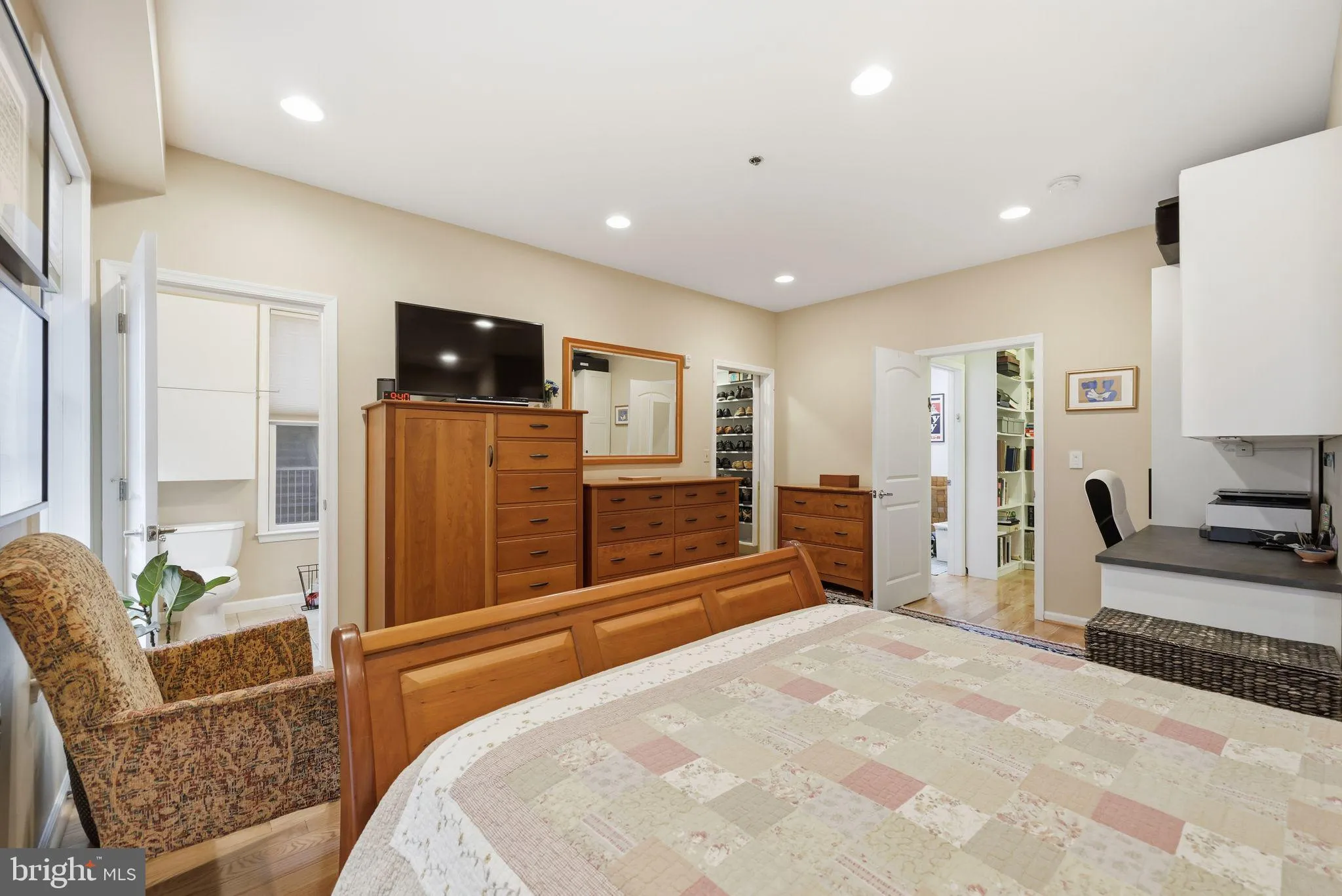 Philadelphia, Pennsylvania 19106, United States, 2 Bedrooms Bedrooms, ,3 BathroomsBathrooms,Residential,Active,231726