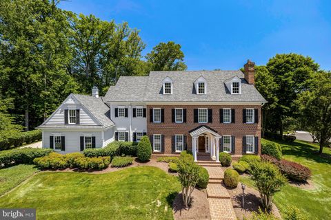 Photo of 7808 Grovemont Drive, MCLEAN, VA 22102 (MLS # VAFX2316942)