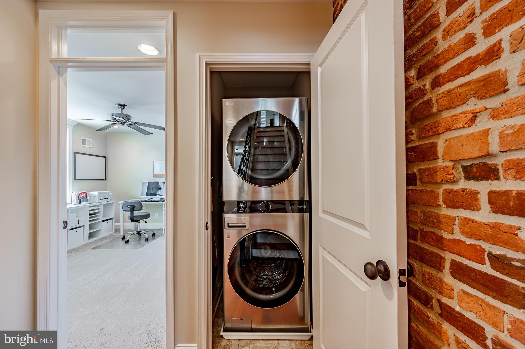 LOCUST POINT - Residential