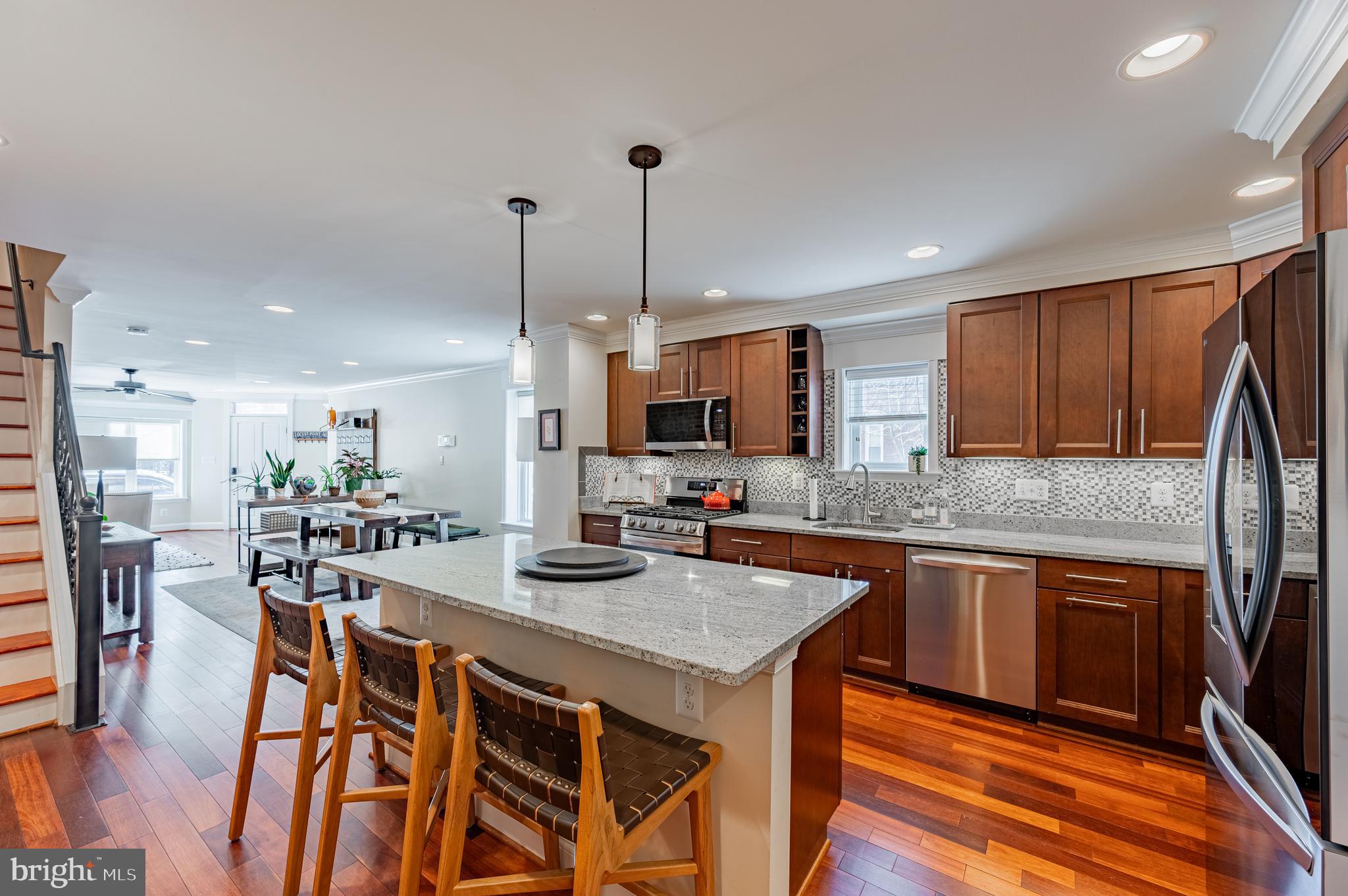 LOCUST POINT - Residential