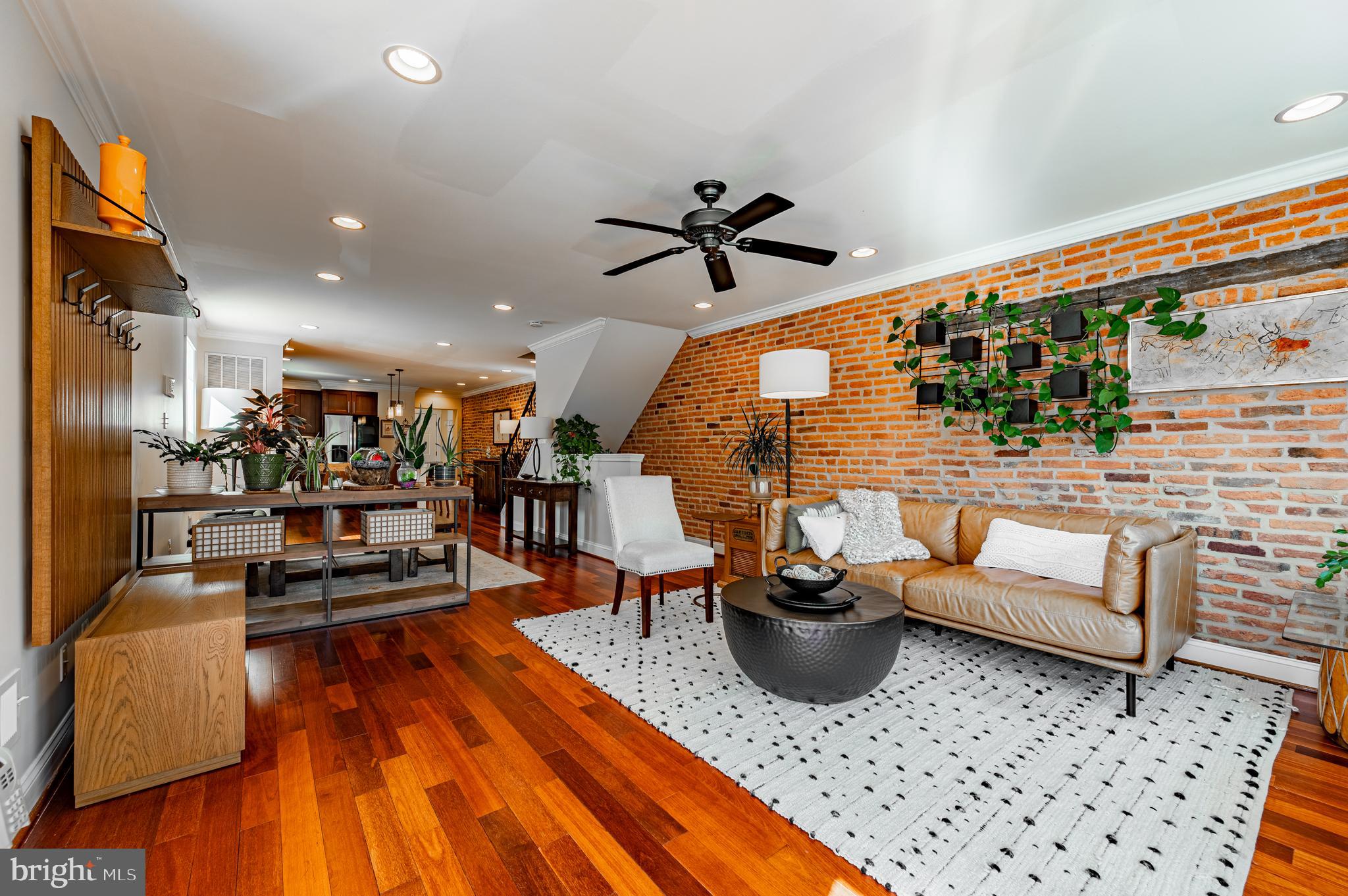 LOCUST POINT - Residential