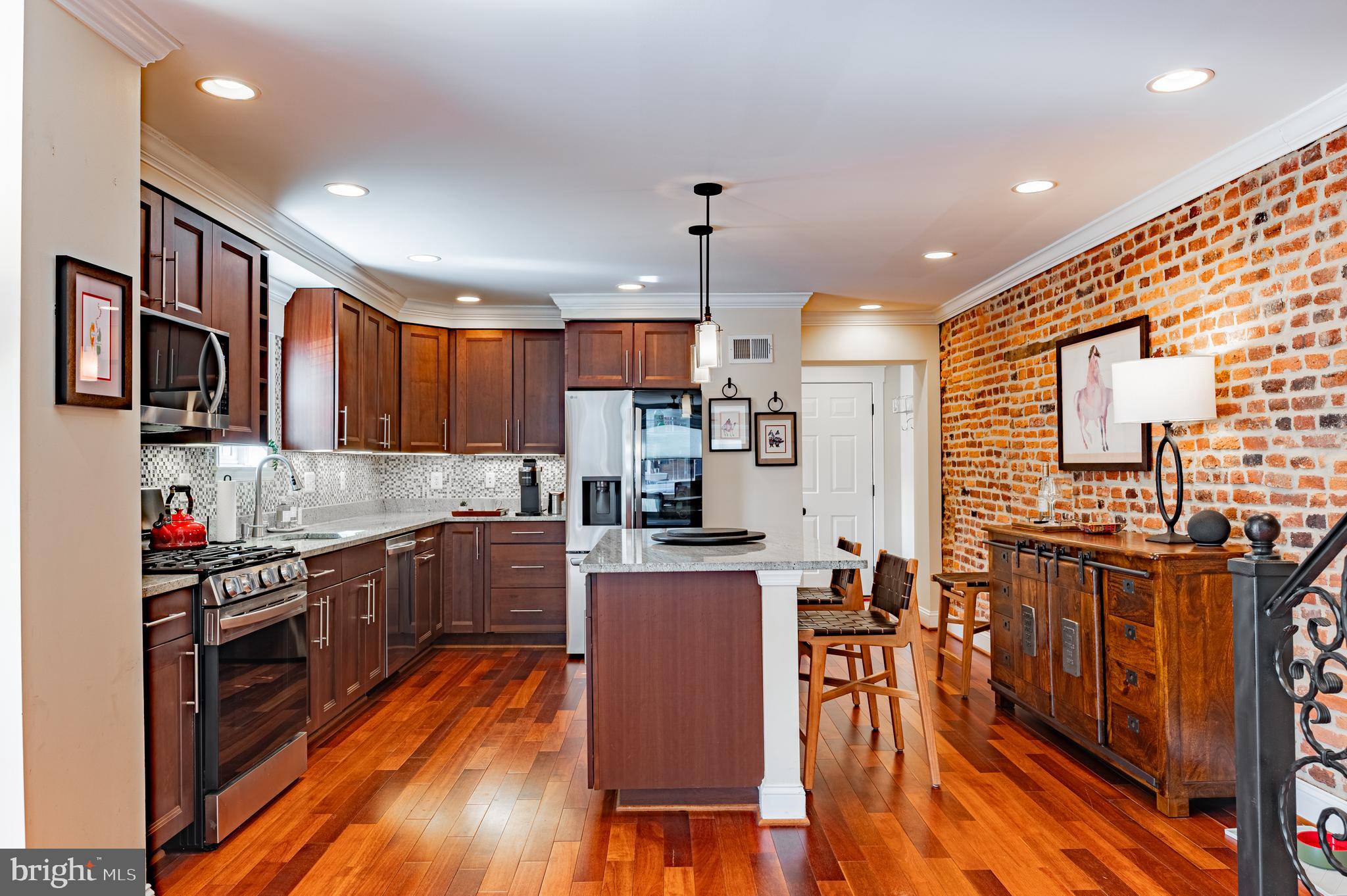 LOCUST POINT - Residential