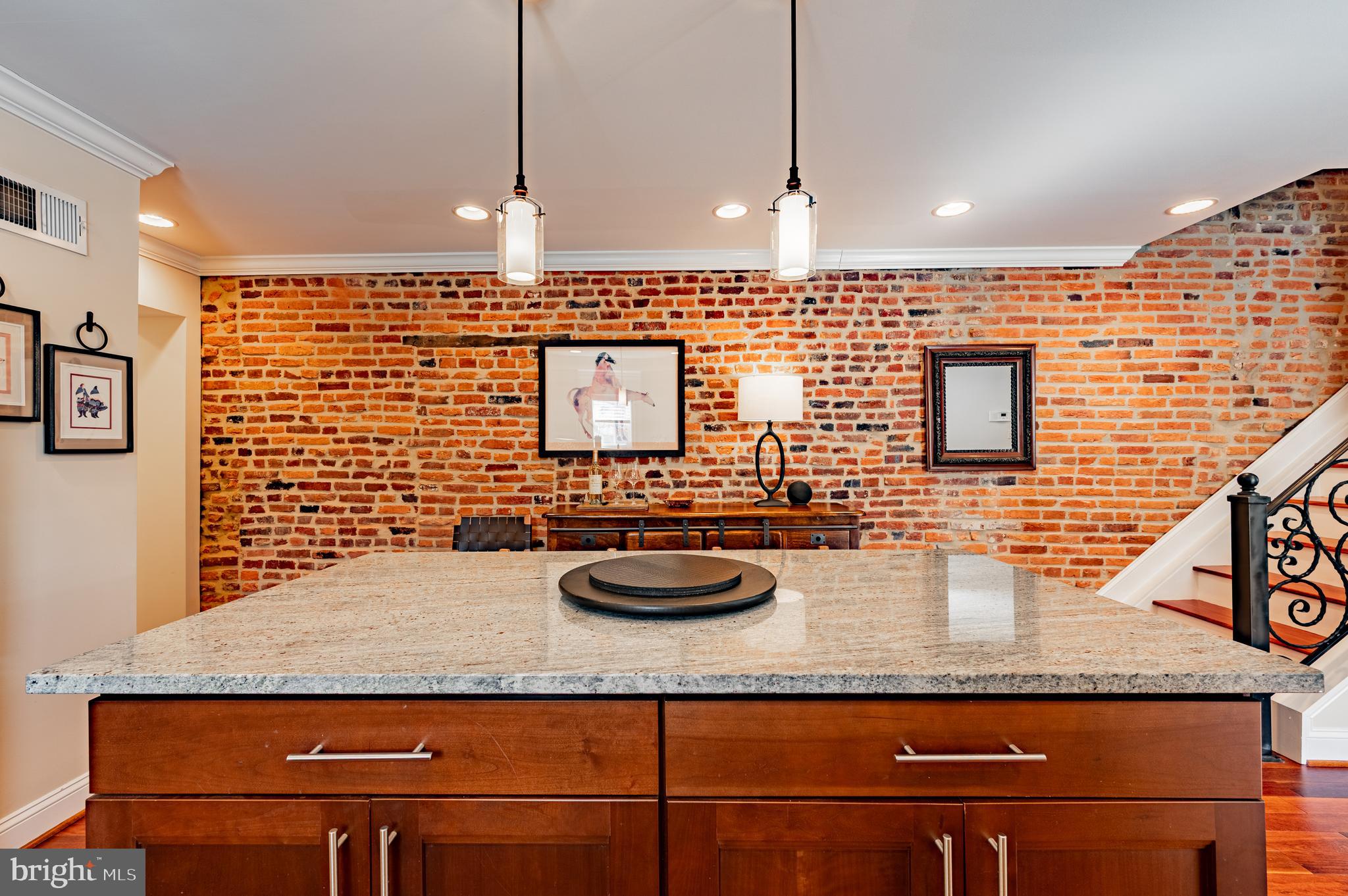 LOCUST POINT - Residential