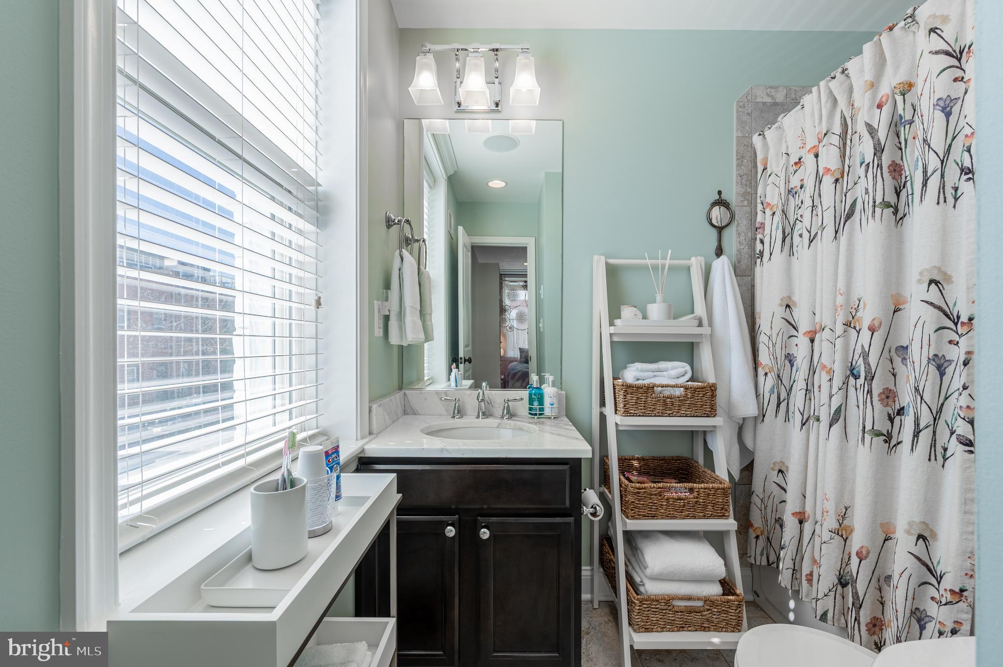 LOCUST POINT - Residential