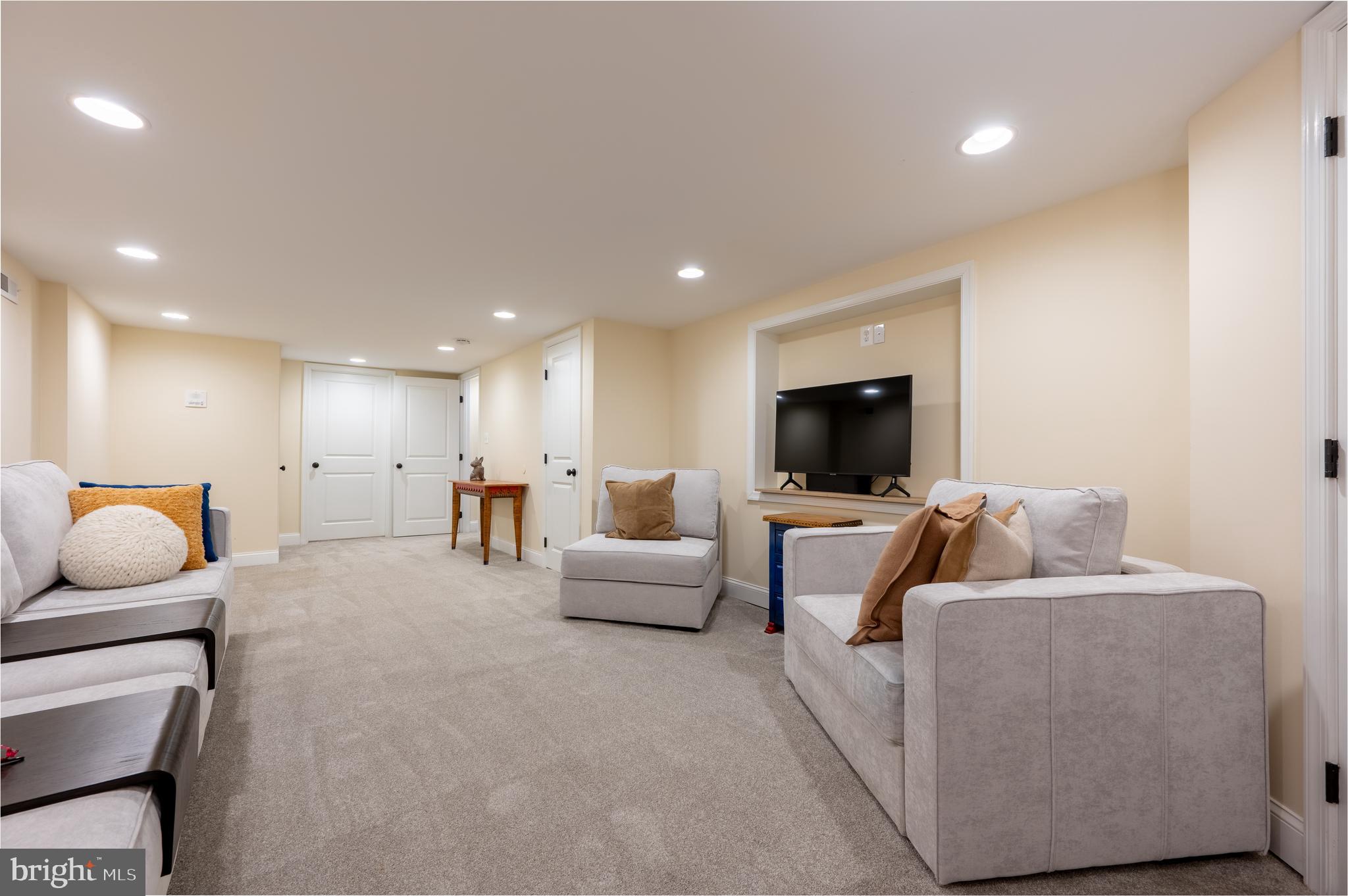 LOCUST POINT - Residential