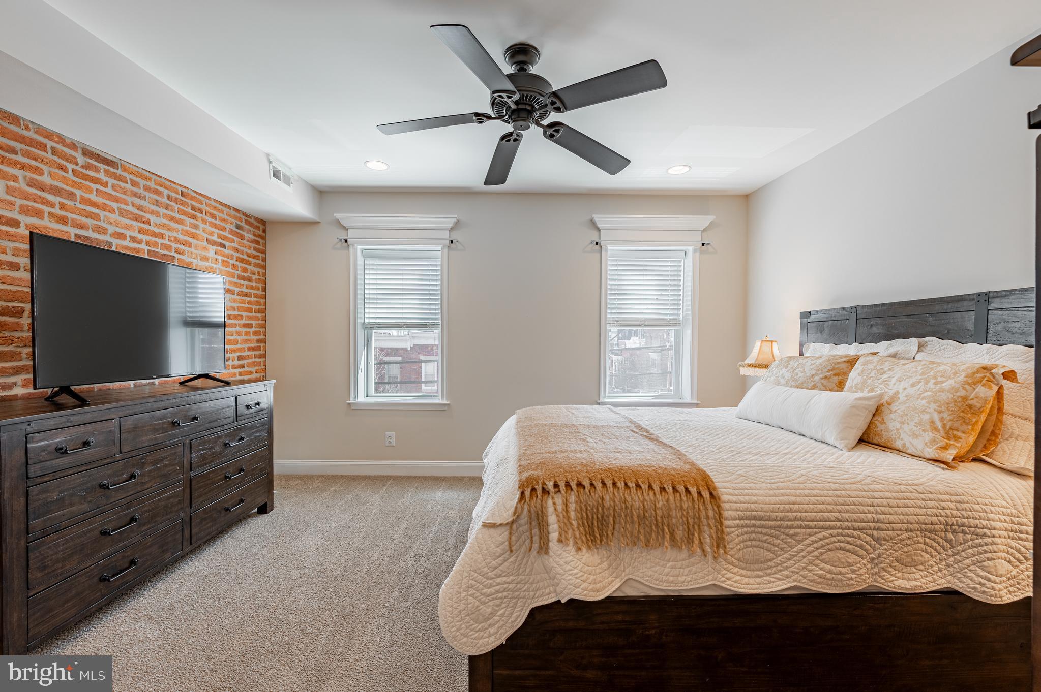 LOCUST POINT - Residential