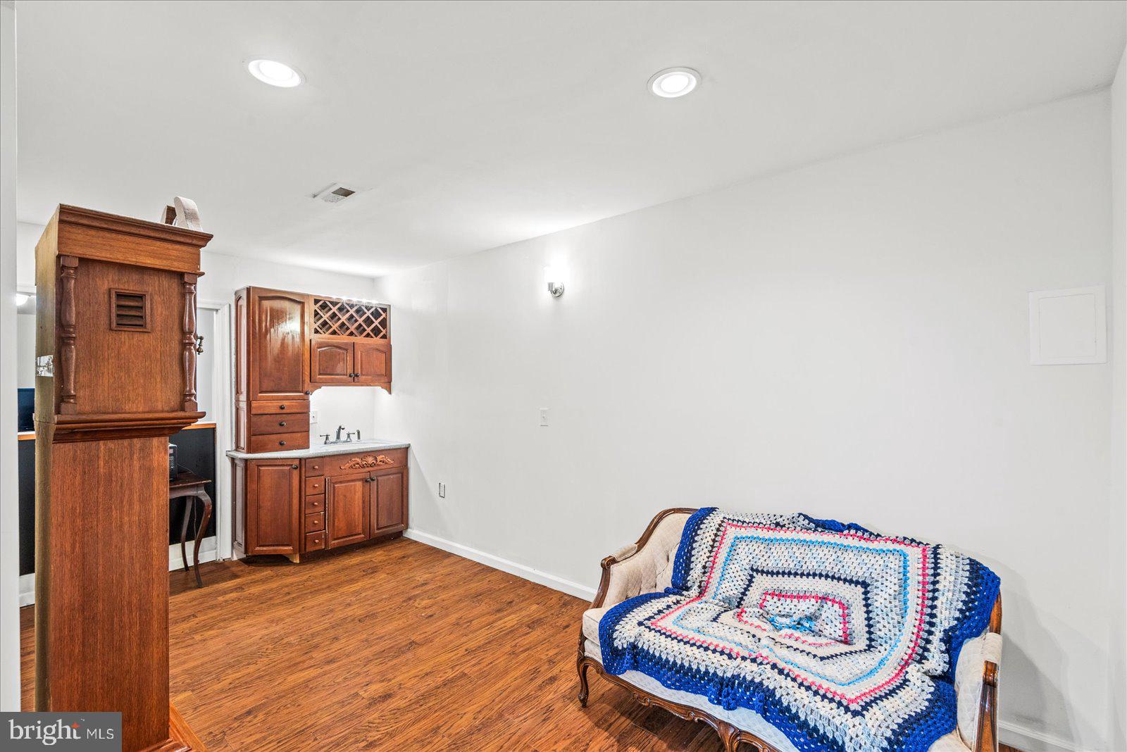 LAKE LAND - Residential