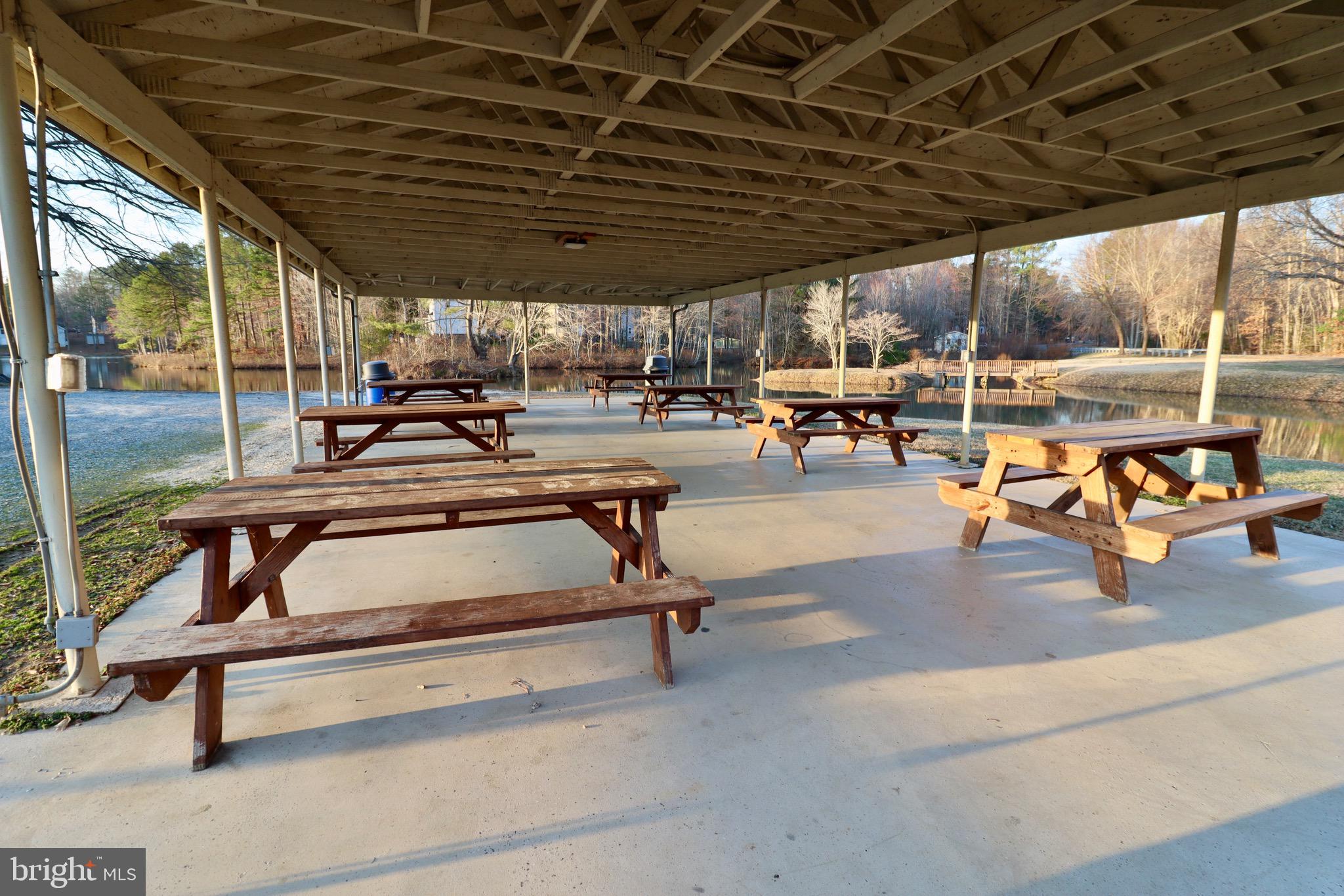 LAKE LAND - Residential