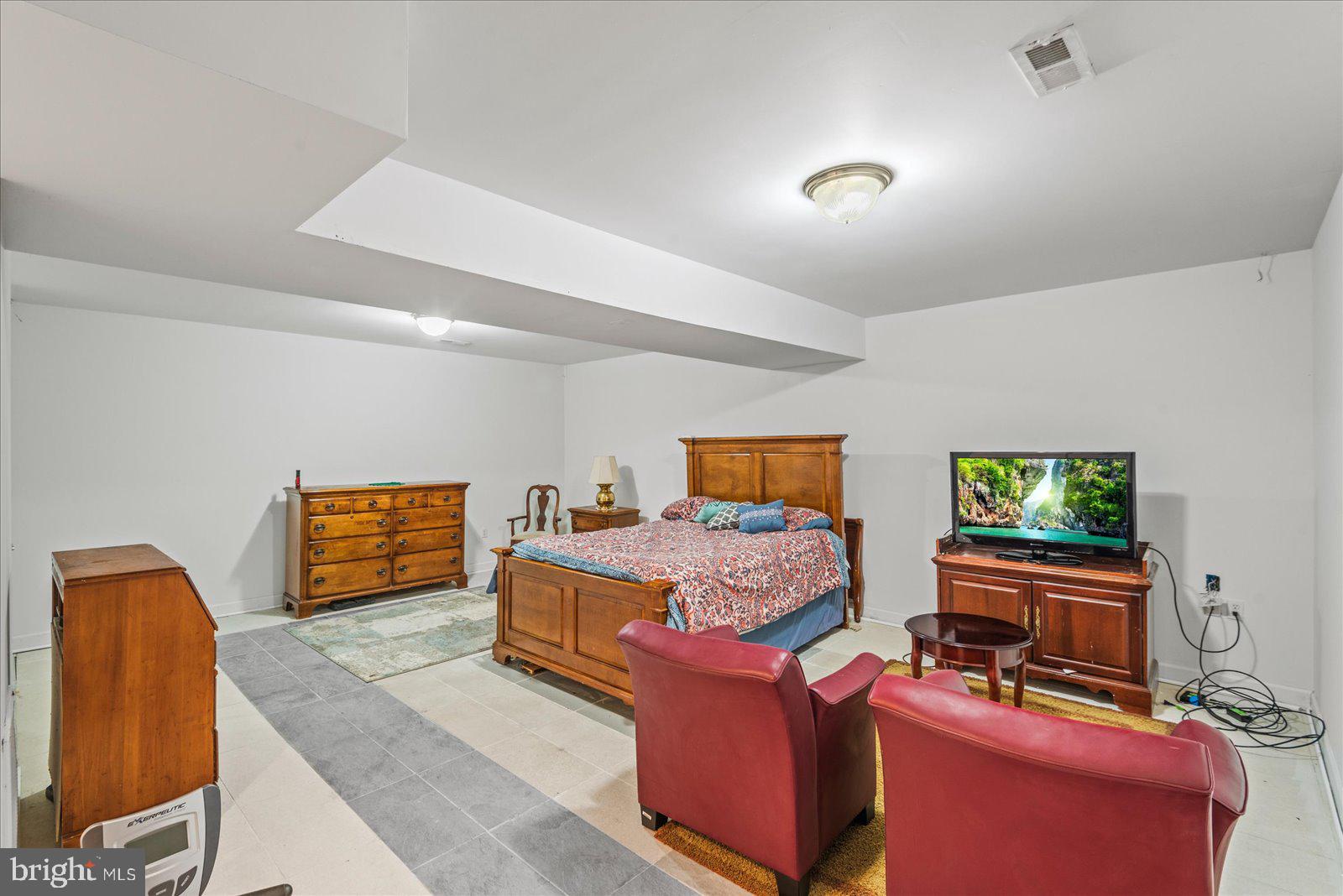 LAKE LAND - Residential