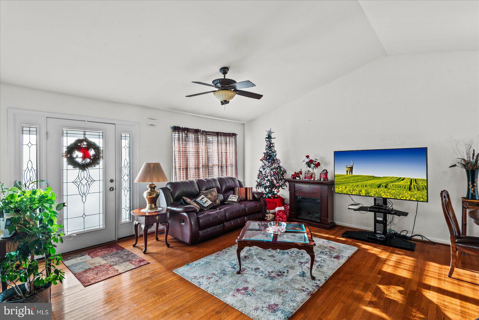 LAKE LAND - Residential