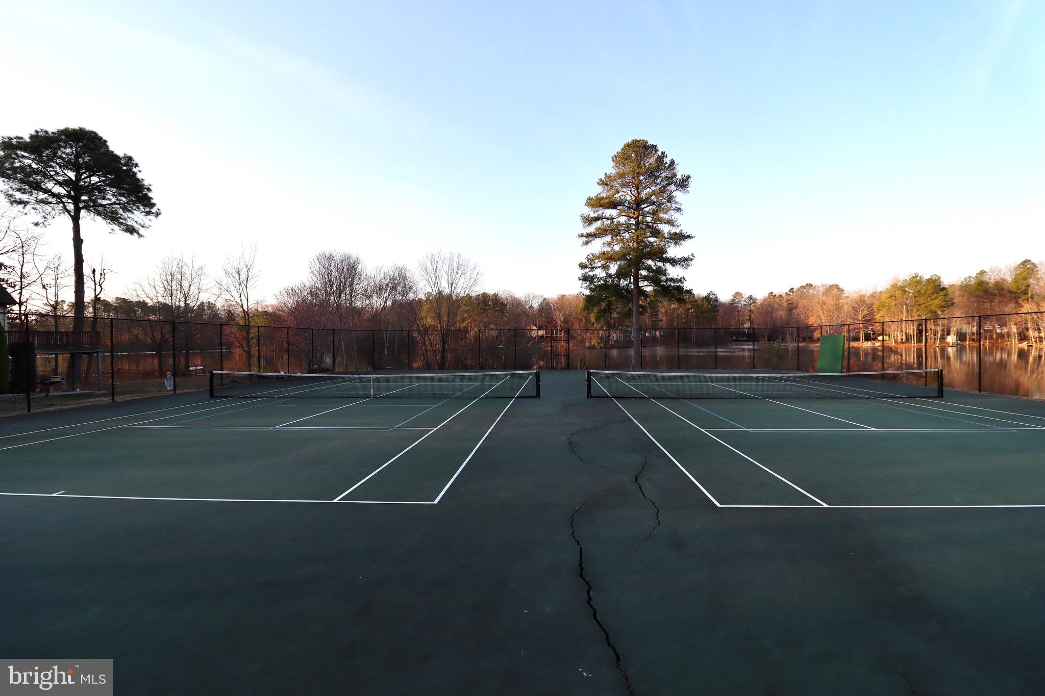 LAKE LAND - Residential