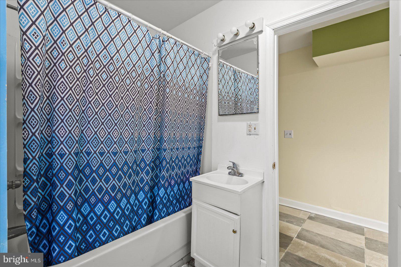 LAKE LAND - Residential