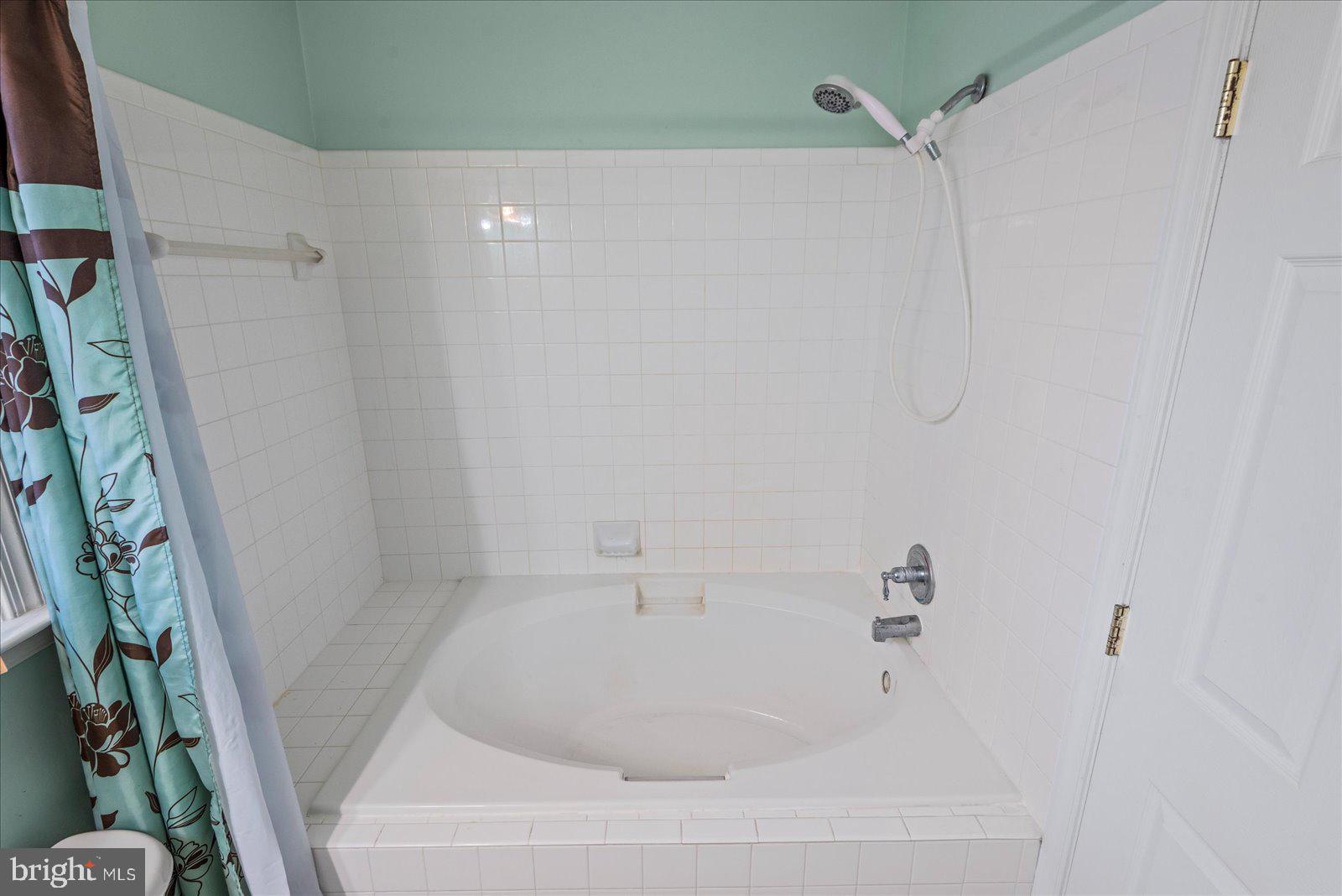 LAKE LAND - Residential