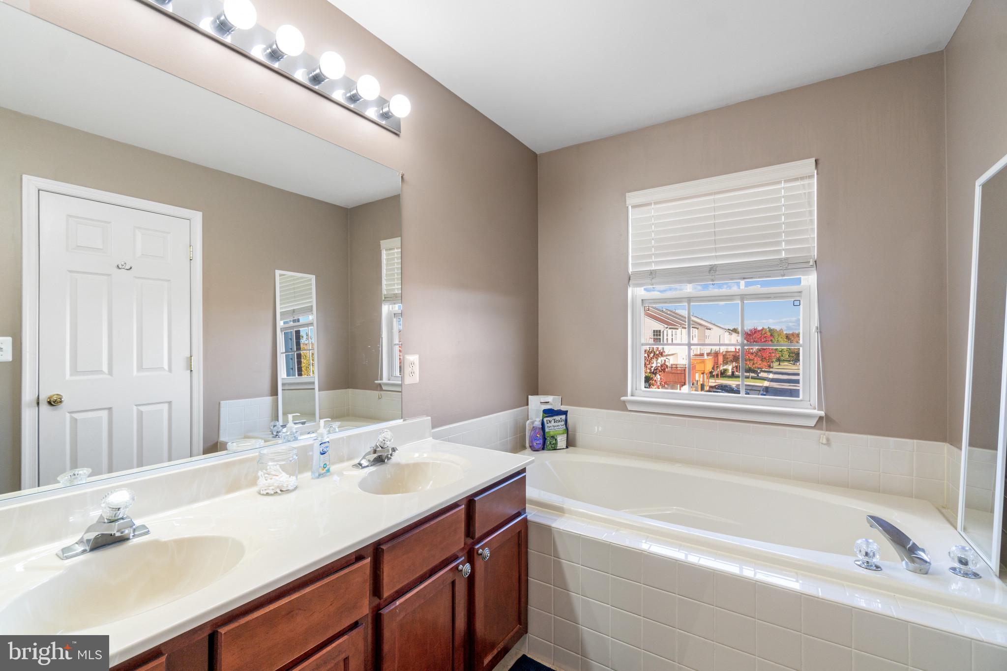 EATON SQUARE - Residential