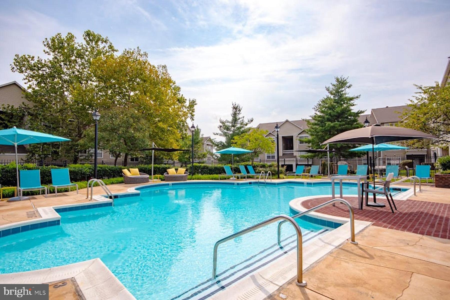 ASHBURN VILLAGE - Residential