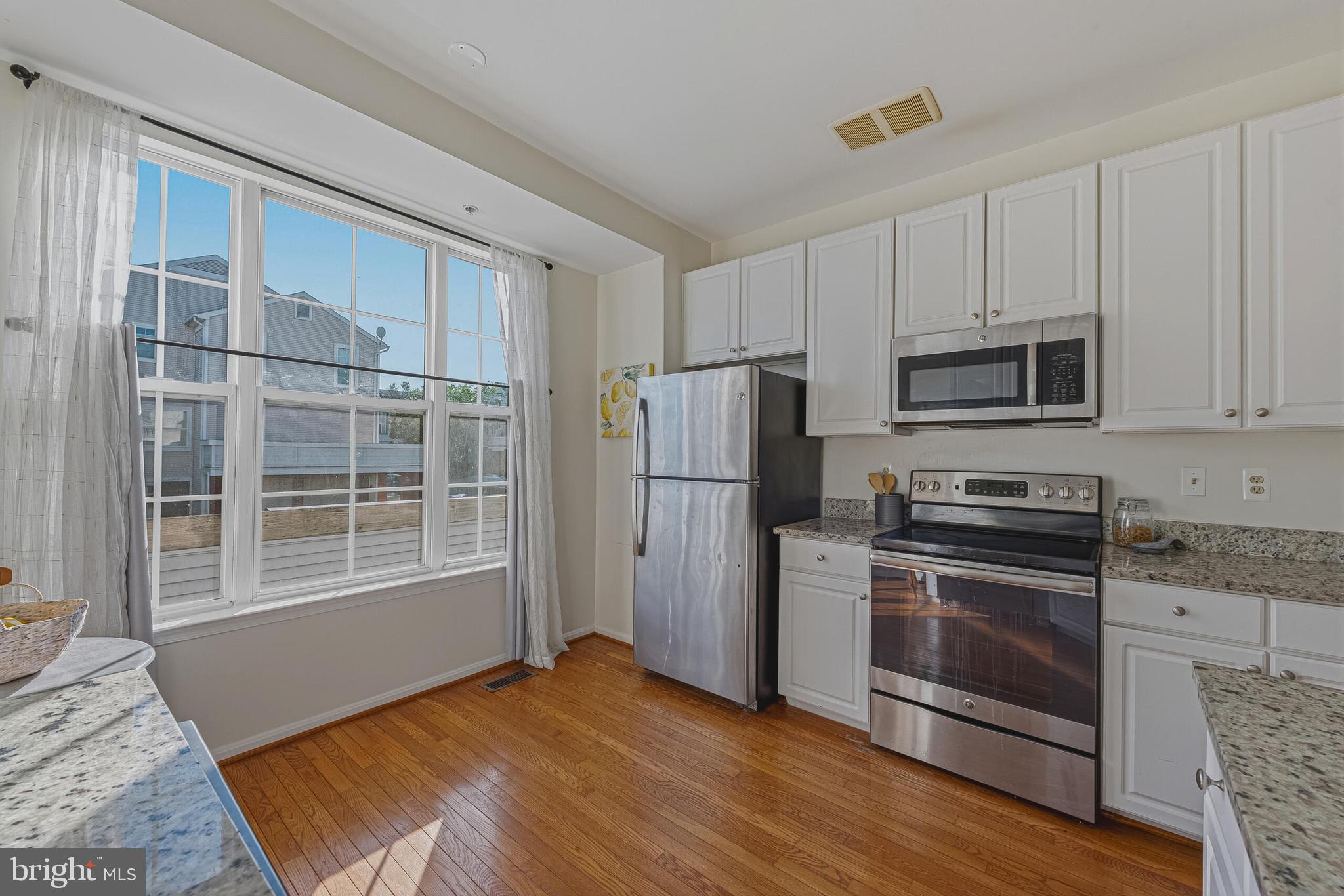 ASHBURN VILLAGE - Residential