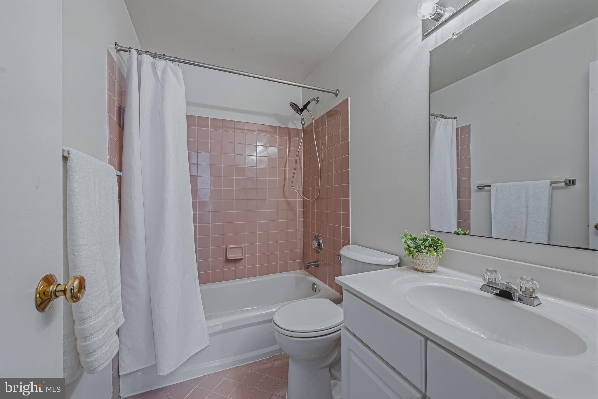 ASHBURN VILLAGE - Residential