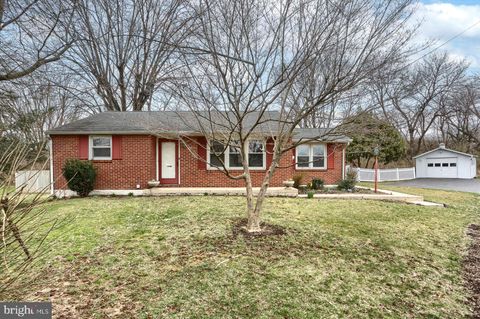 Photo of 899 GREEN TER, LANCASTER, PA 17601 (MLS # PALA2031742)