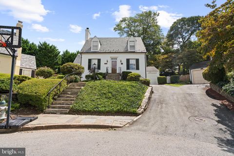 Photo of 4909 Jamestown Court, BETHESDA, MD 20816 (MLS # MDMC2200422) Photo of 4909 Jamestown Court, BETHESDA, MD 20816 (MLS # MDMC2200422)