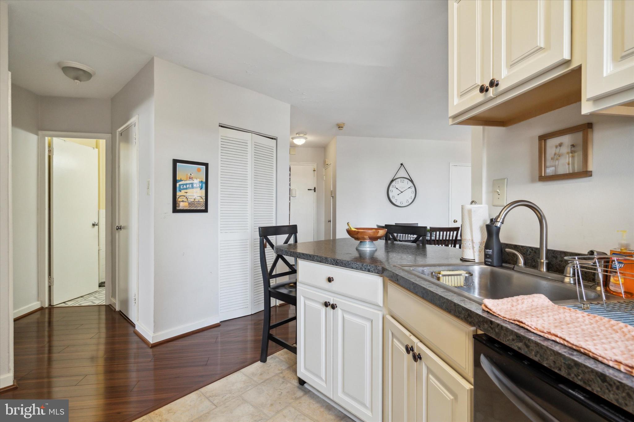 ART MUSEUM AREA - Residential Lease