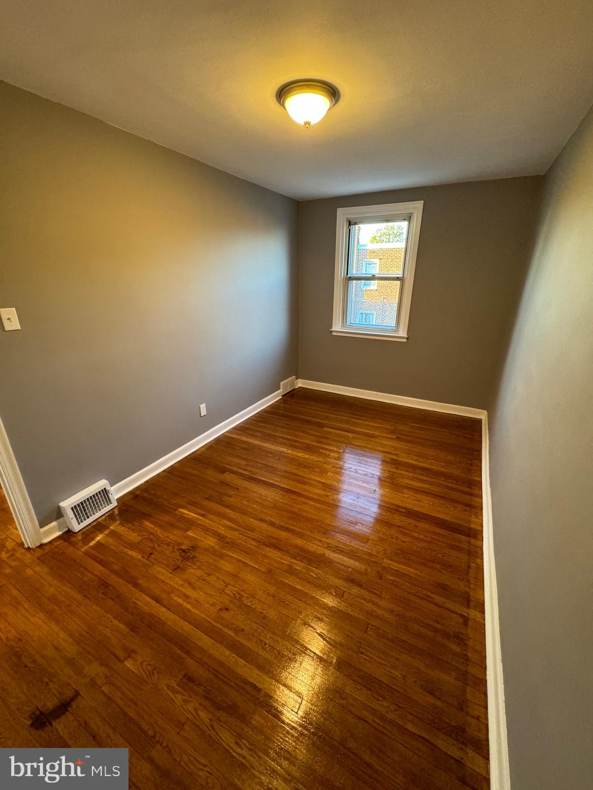 CRESCENTVILLE - Residential