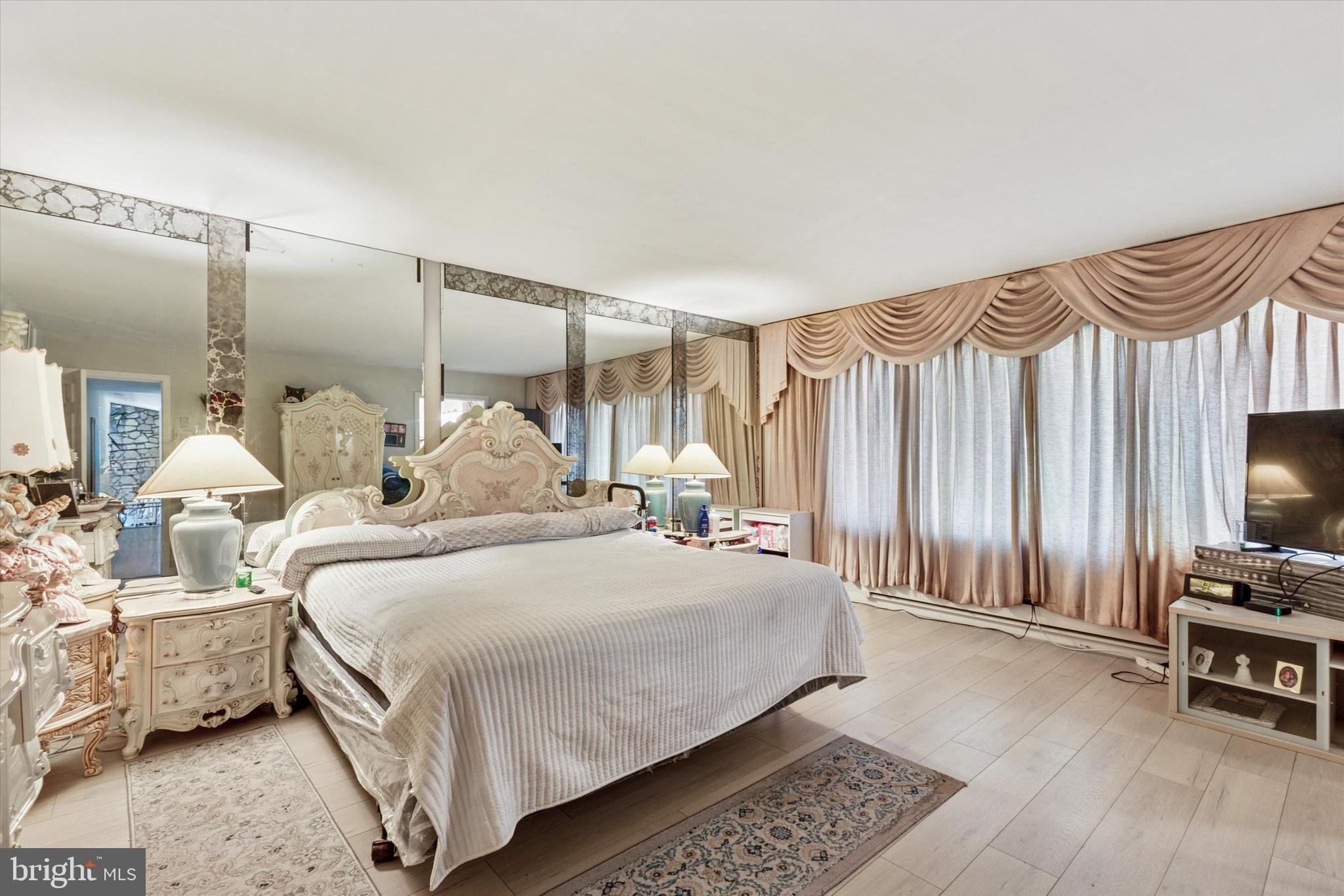 WEIR FARM - Residential