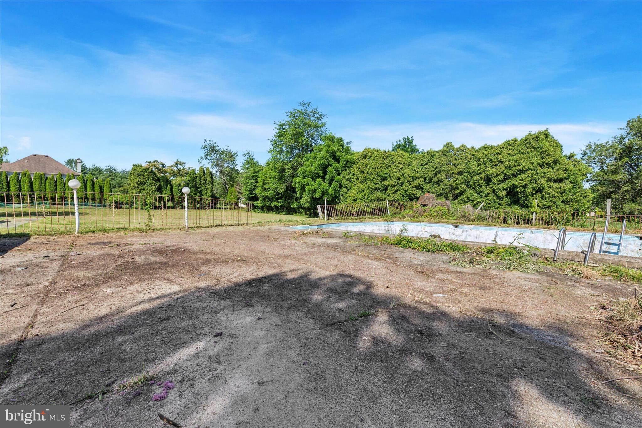 WEIR FARM - Residential