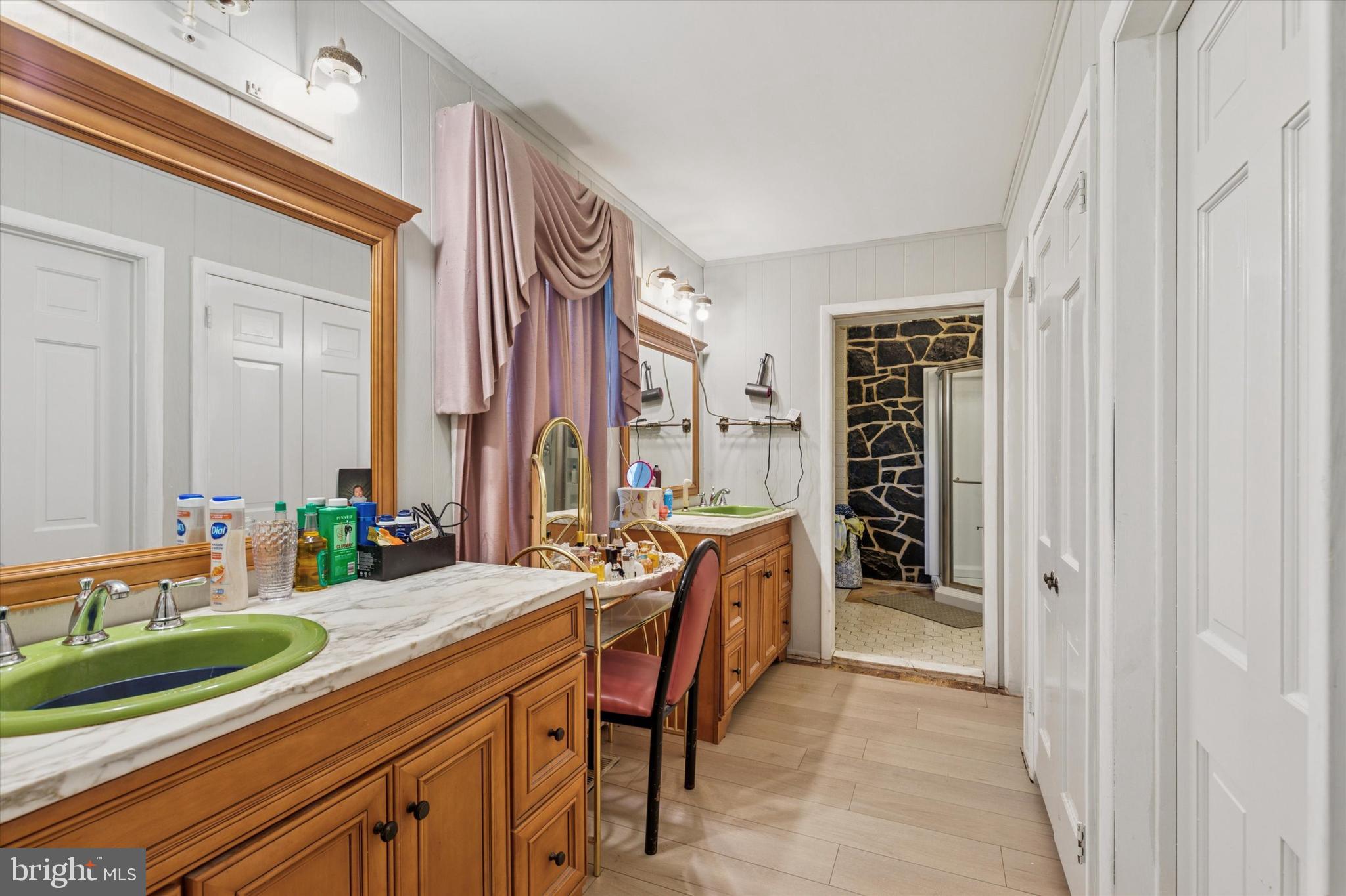 WEIR FARM - Residential