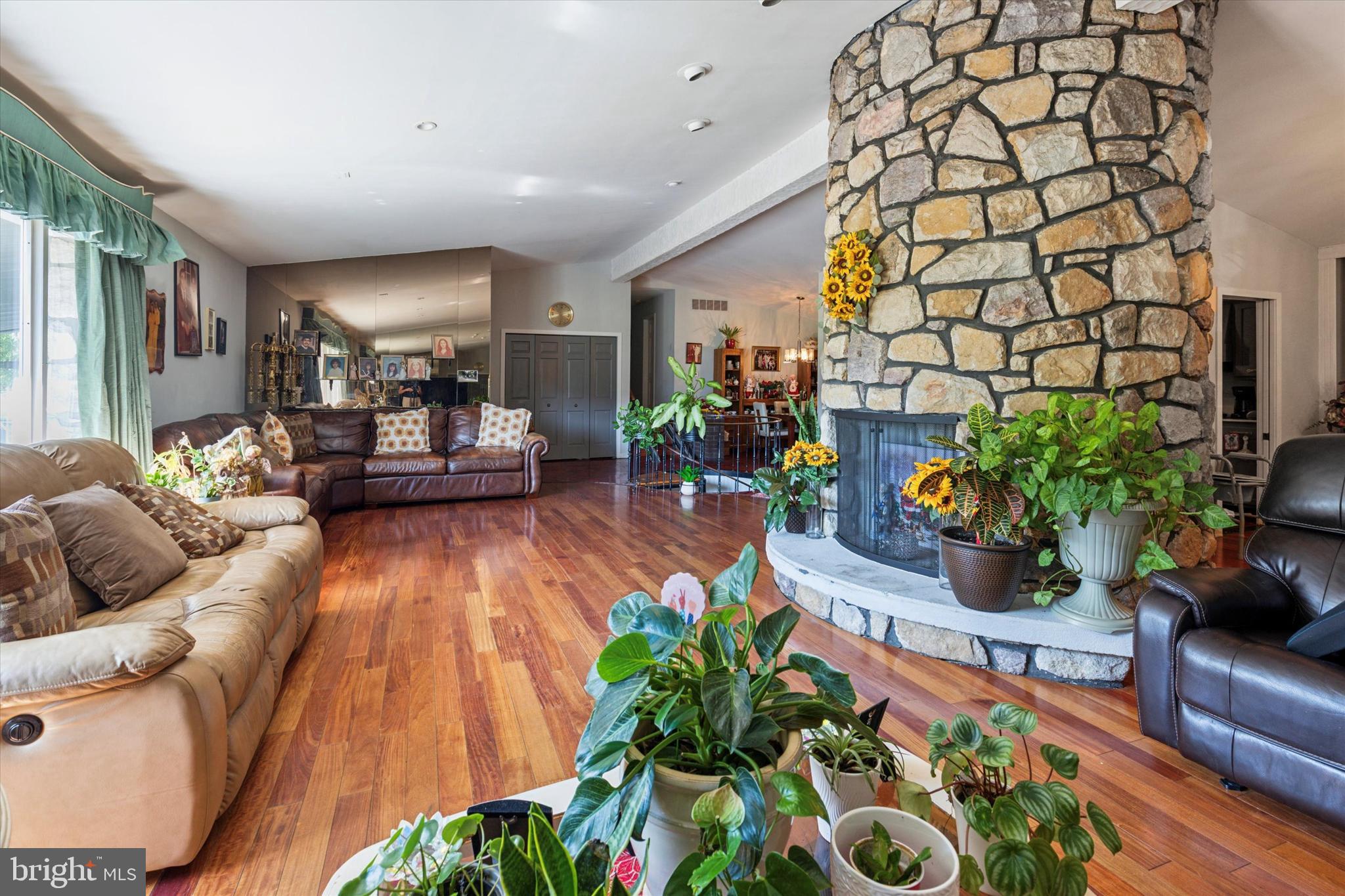 WEIR FARM - Residential