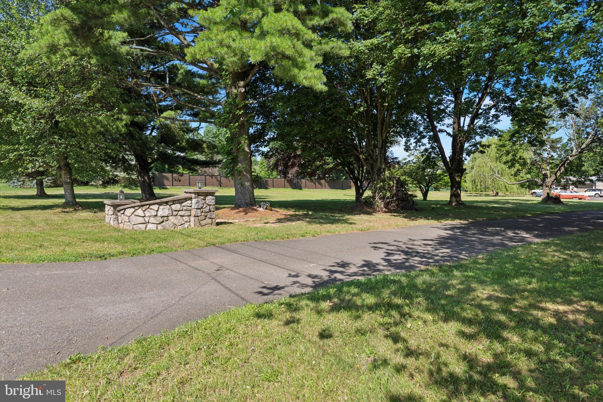 WEIR FARM - Residential