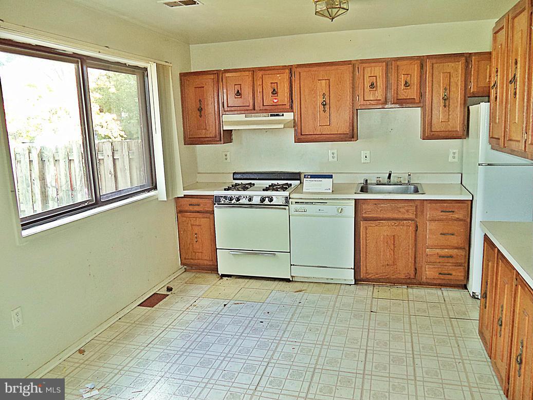 VILLAGE OF OAKLAND MILLS - Residential