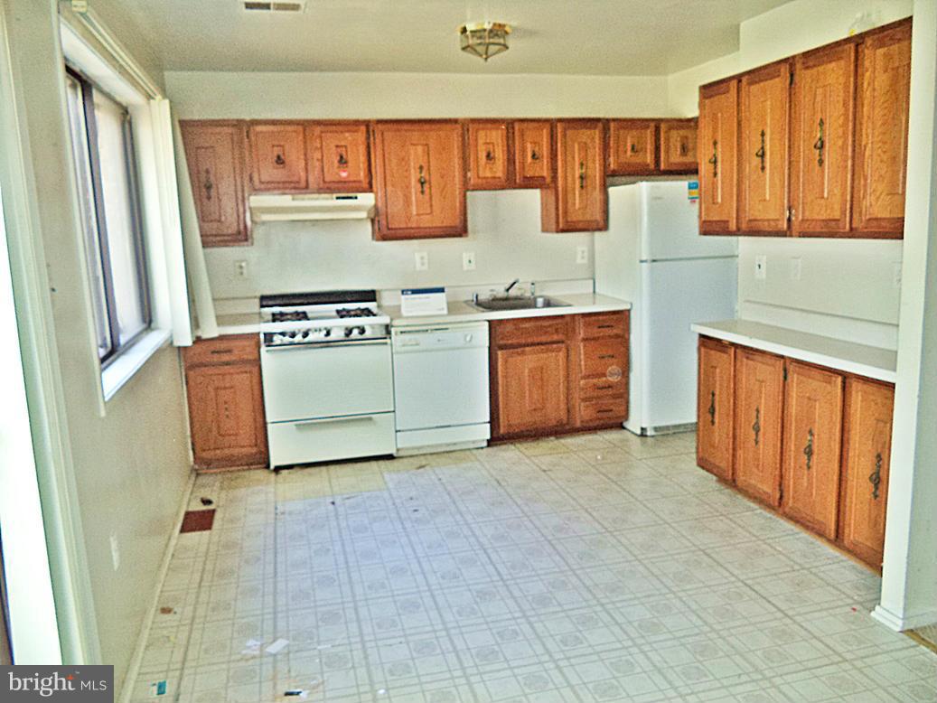 VILLAGE OF OAKLAND MILLS - Residential