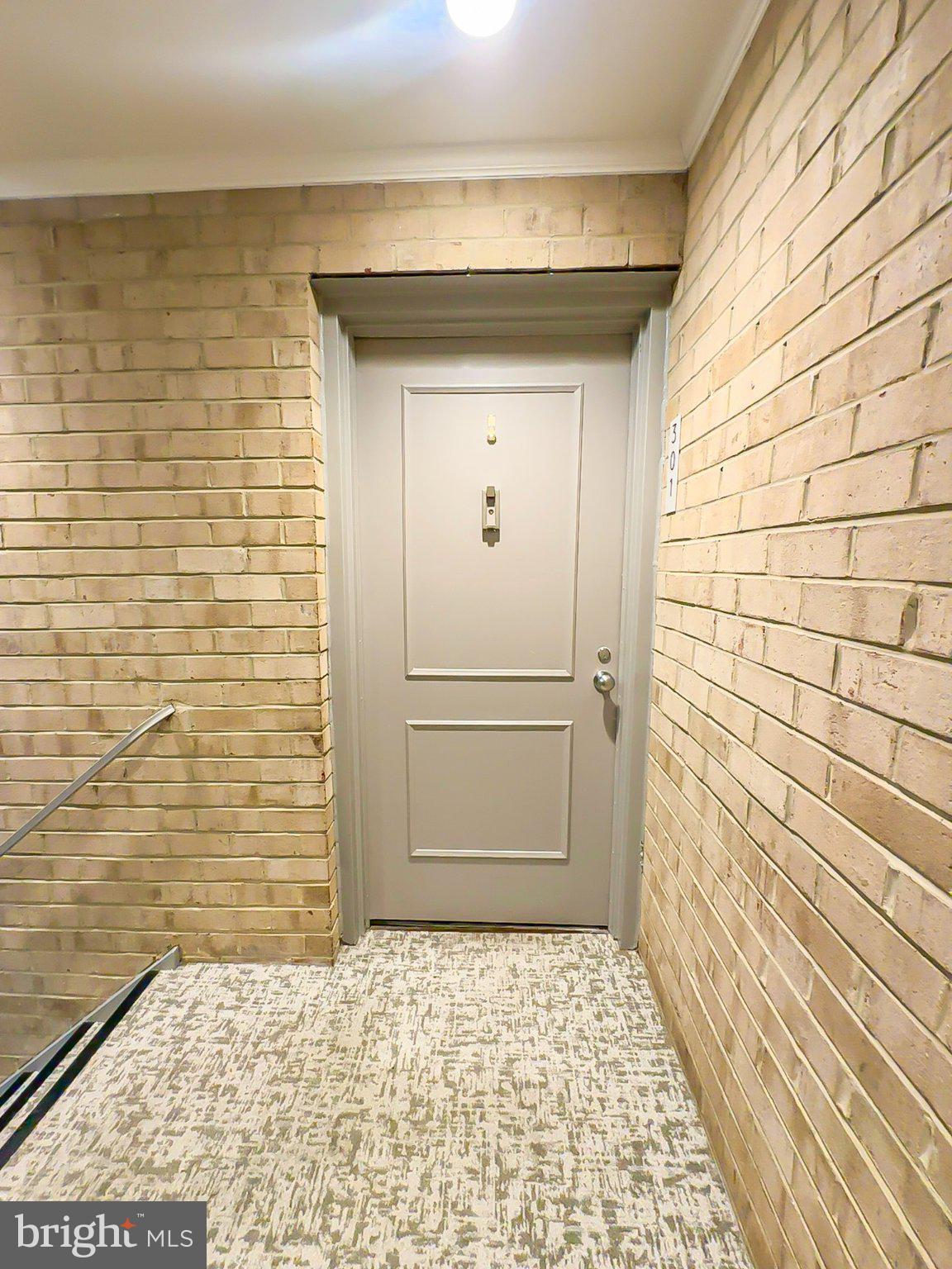 6 MONROE STREET 6-301