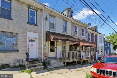 Townhouse For Sale - 1122 Buttonwood Street<br/> READING, PA 19604